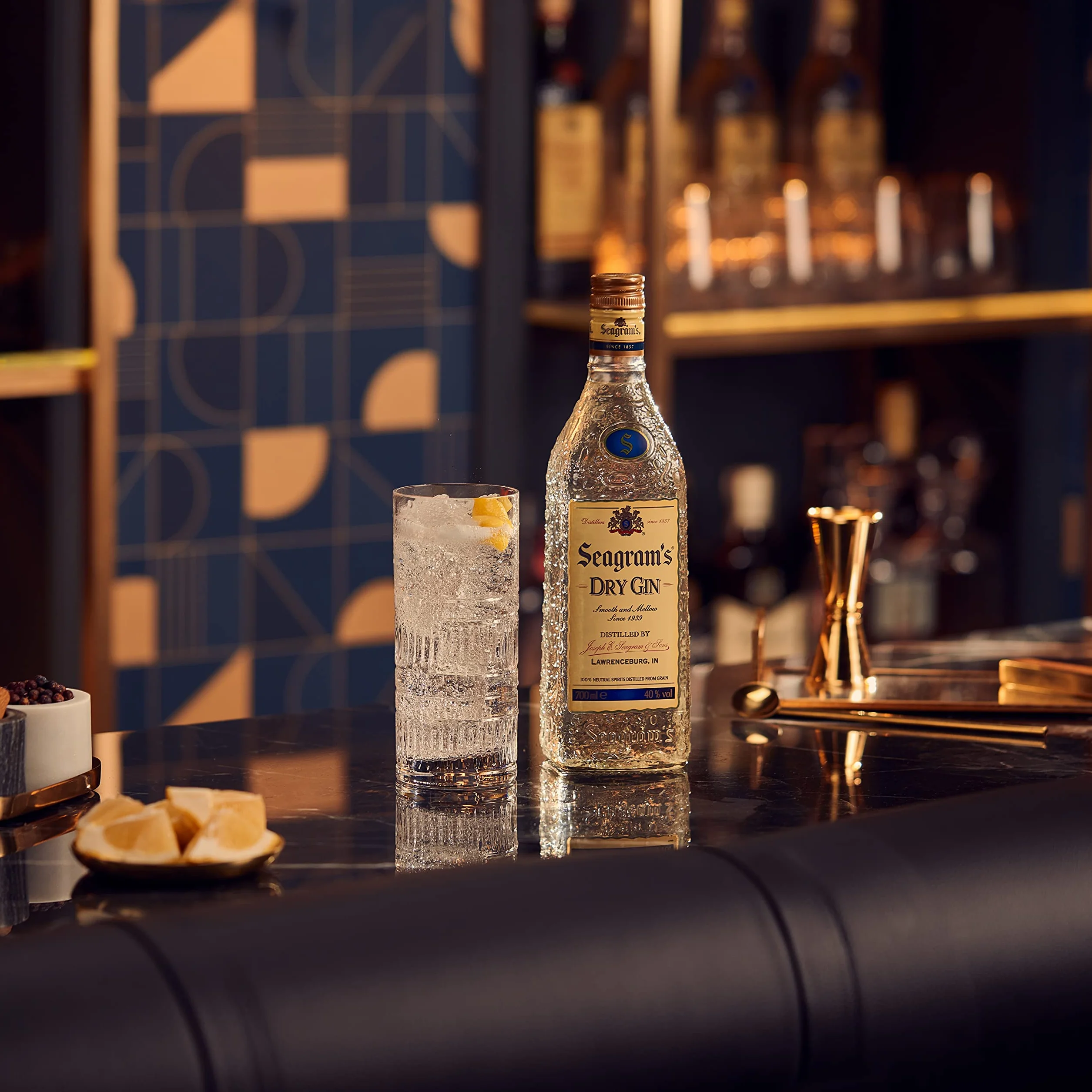 Seagram's Dry Ginebra con Lata Decorativa de Regalo. 700 ml
