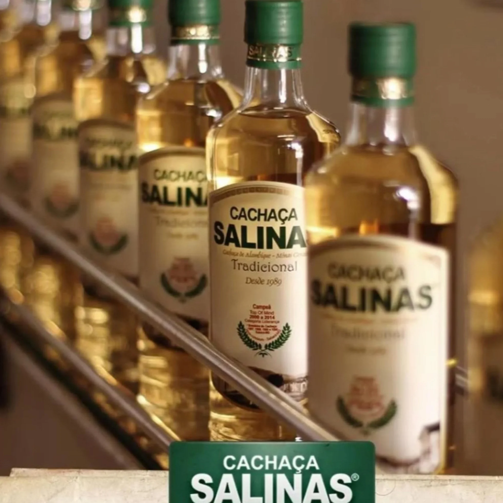 Cachaça Salinas Premium 700 ml Umbuarana – Destilado Artesanal de Brasil, ideal para Caipirinha, Cócteles y Mixología, envejecida (6 Botellas)
