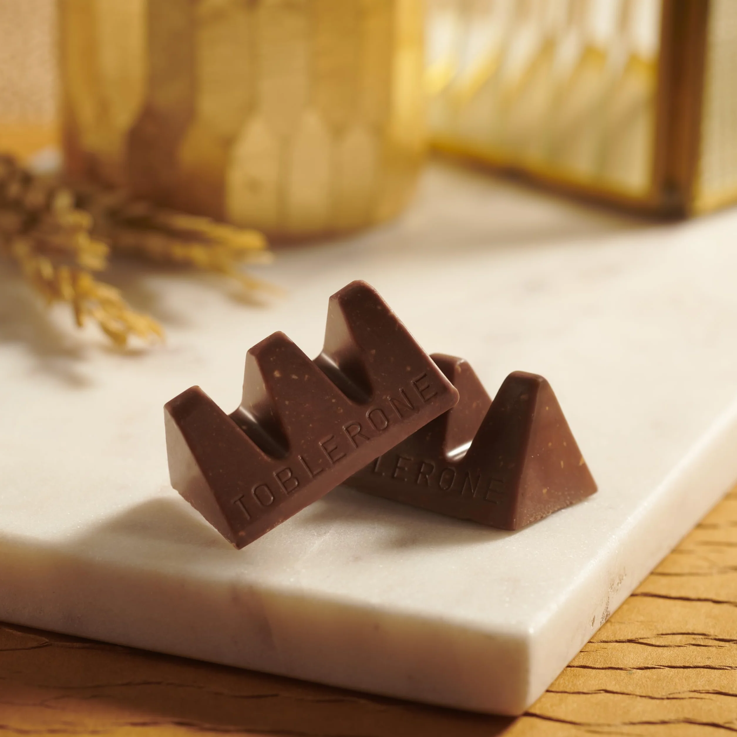 Toblerone Surtido de Mini Chocolate Suizo Mix de Sabores: Chocolate con Leche, Chocolate Blanco y Chocolate Negro con Nougat de Miel y Almendras, Pack 904g