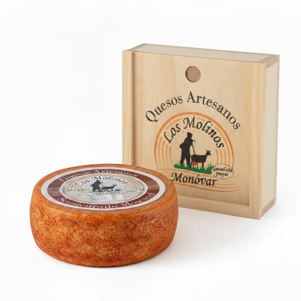 Queso Artesano Semi Curado Pimentón 100% de Leche de Cabra Entero 500 gr | Queso Gourmet Elaboración Tradicional y Casera con Ganadería Propia | Sabor Único y Natural | Estuche de Madera