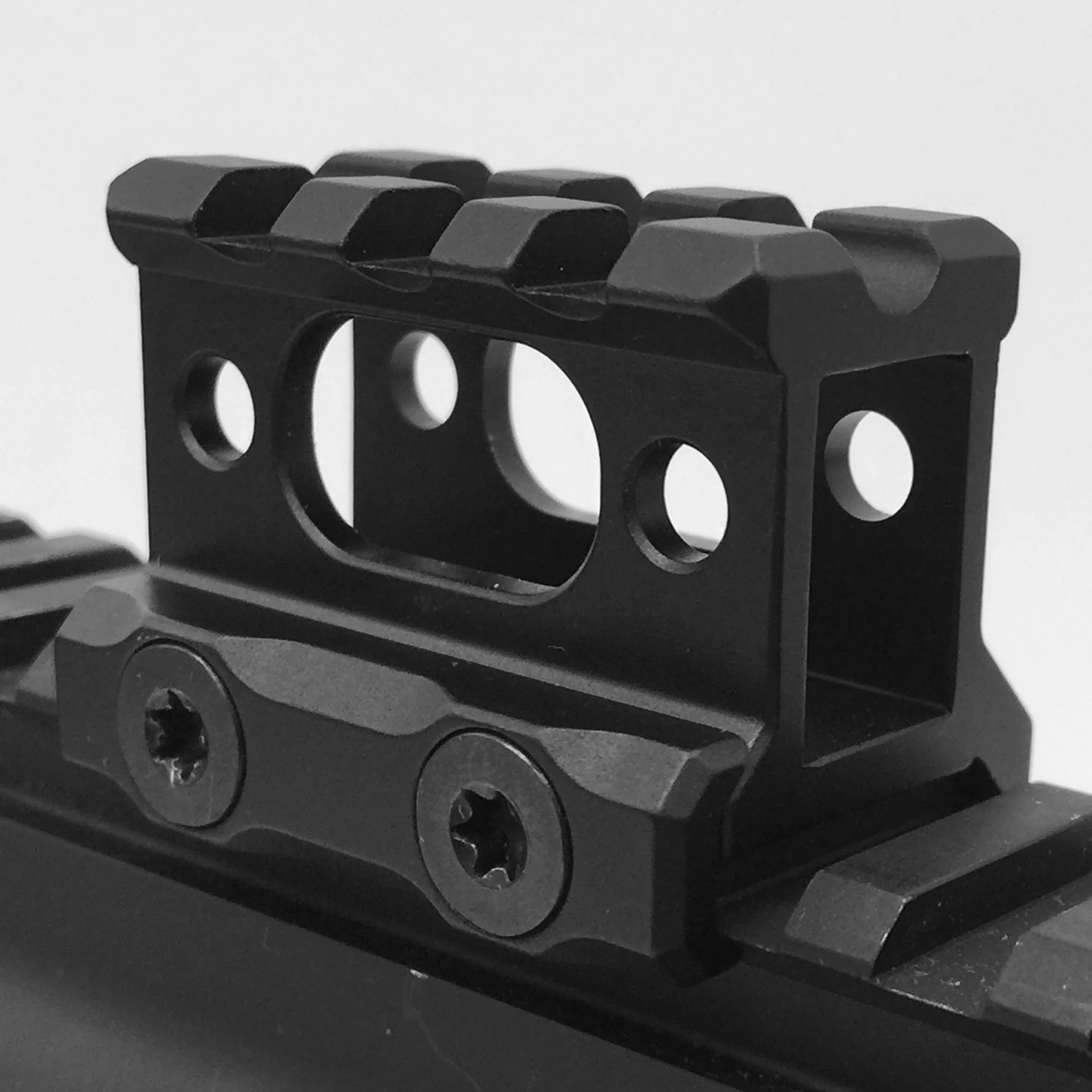 UTG Adultos Super Slim Picatinny Riser Mount 1 High, 3 entradas, Negro
