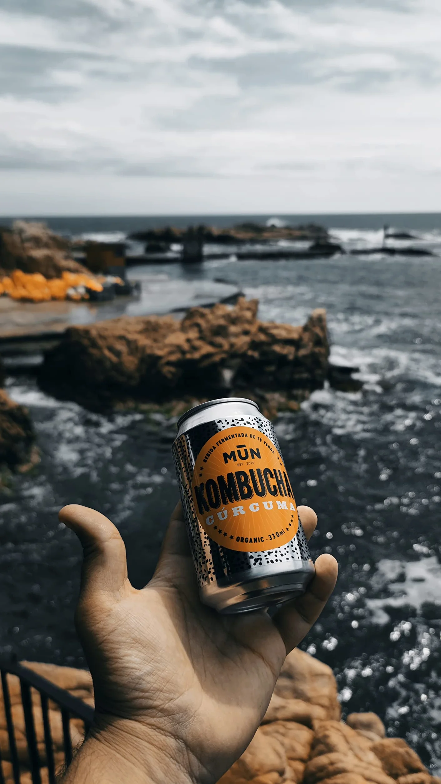 Mūn Ferments Té Kombucha Pack 12x330ml - Bebida Ecológica Con Probióticos - Té Kombucha Cúrcuma - Sin Azúcar Y Baja En Calorías - Latas Libres De BPA - Infusión Fermentada Artesanal - Libre De Gluten