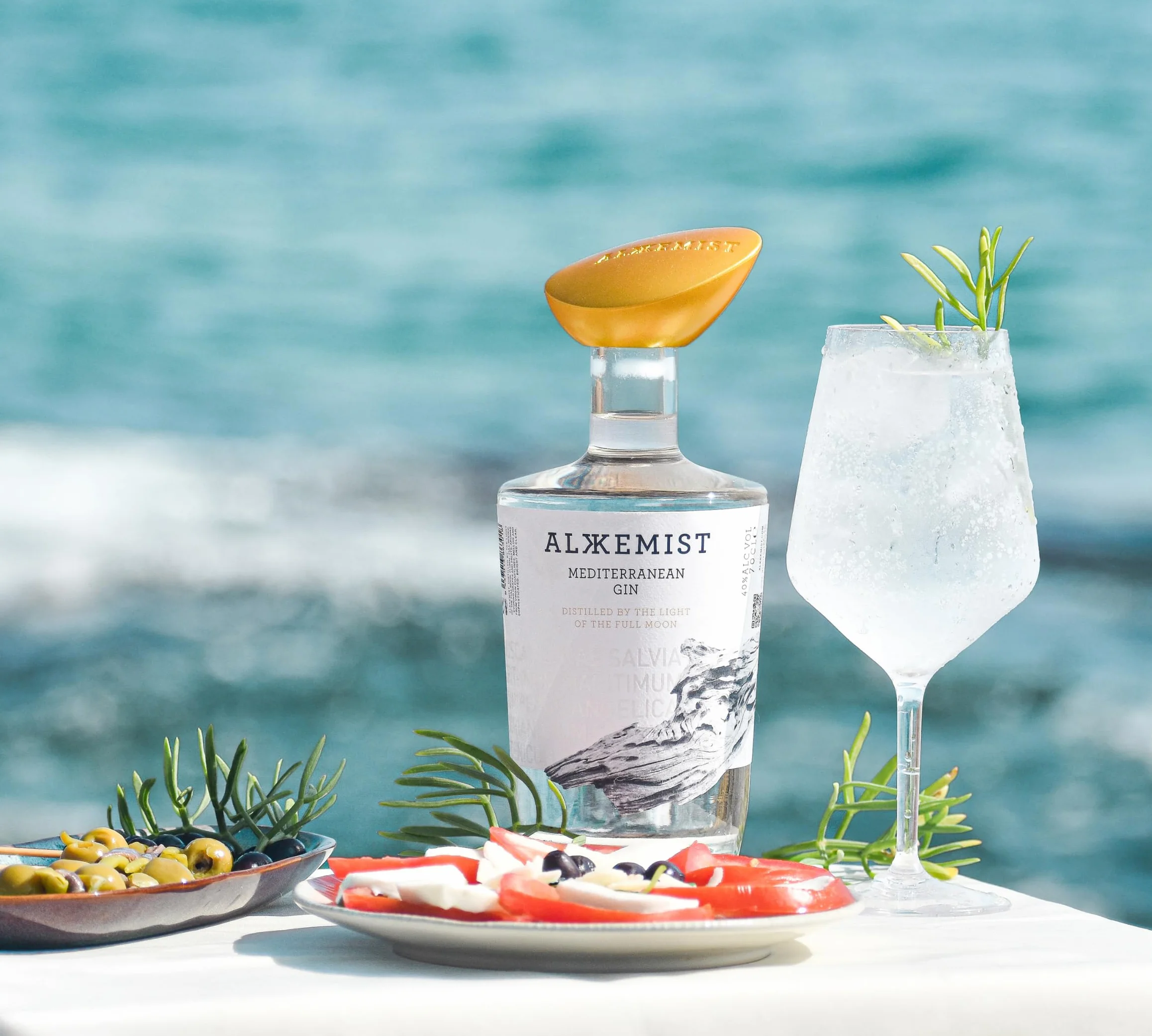 Alkkemist Gin - Ginebra Premium Mediterránea - Elaborada con uva moscatel - 40º 700 ML
