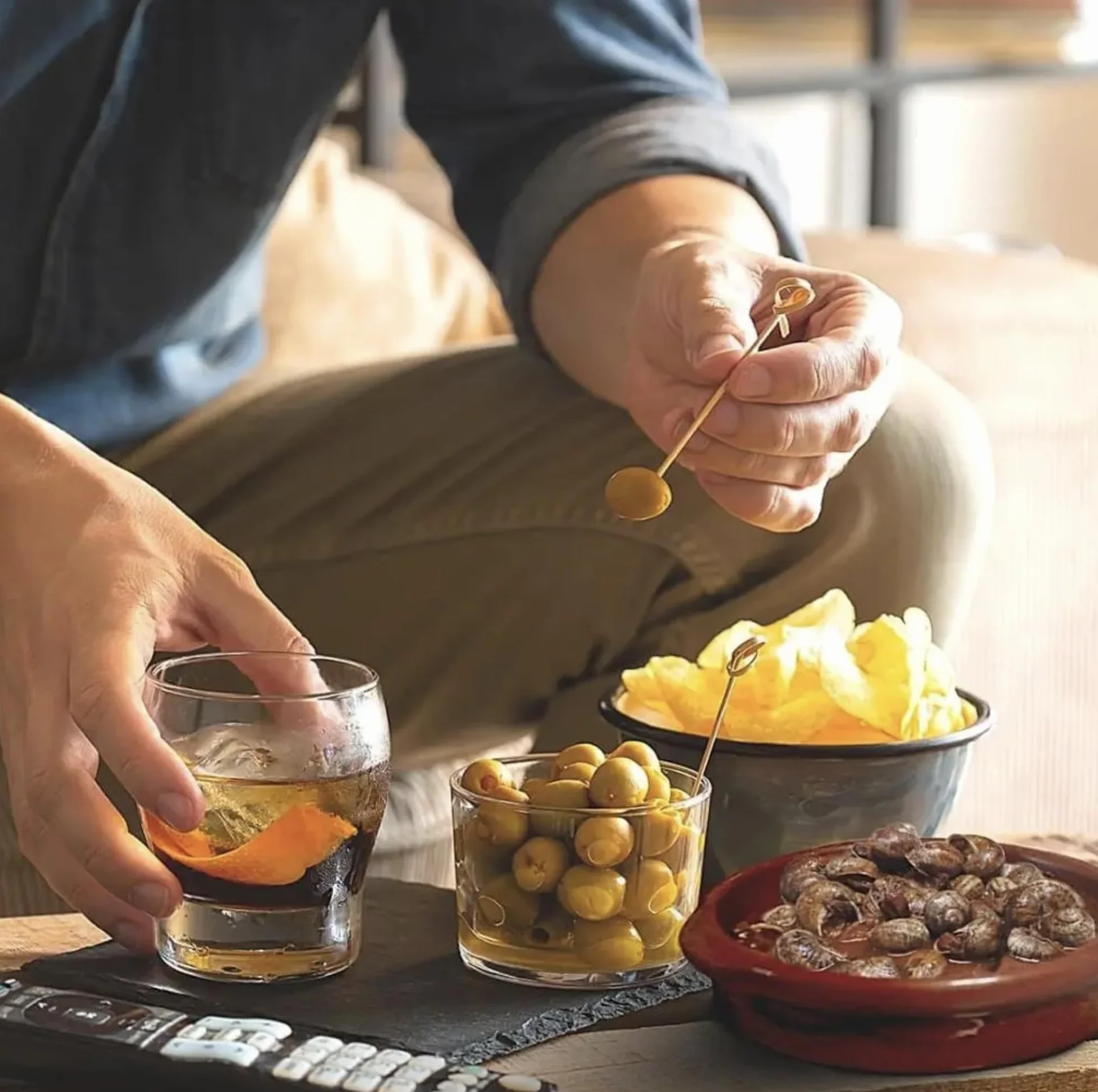 Caracoles en Salsa Casera – Pack 4 Tarros 550g con Chorizo y Jamón – Conserva Gourmet Artesana – Hecho en España