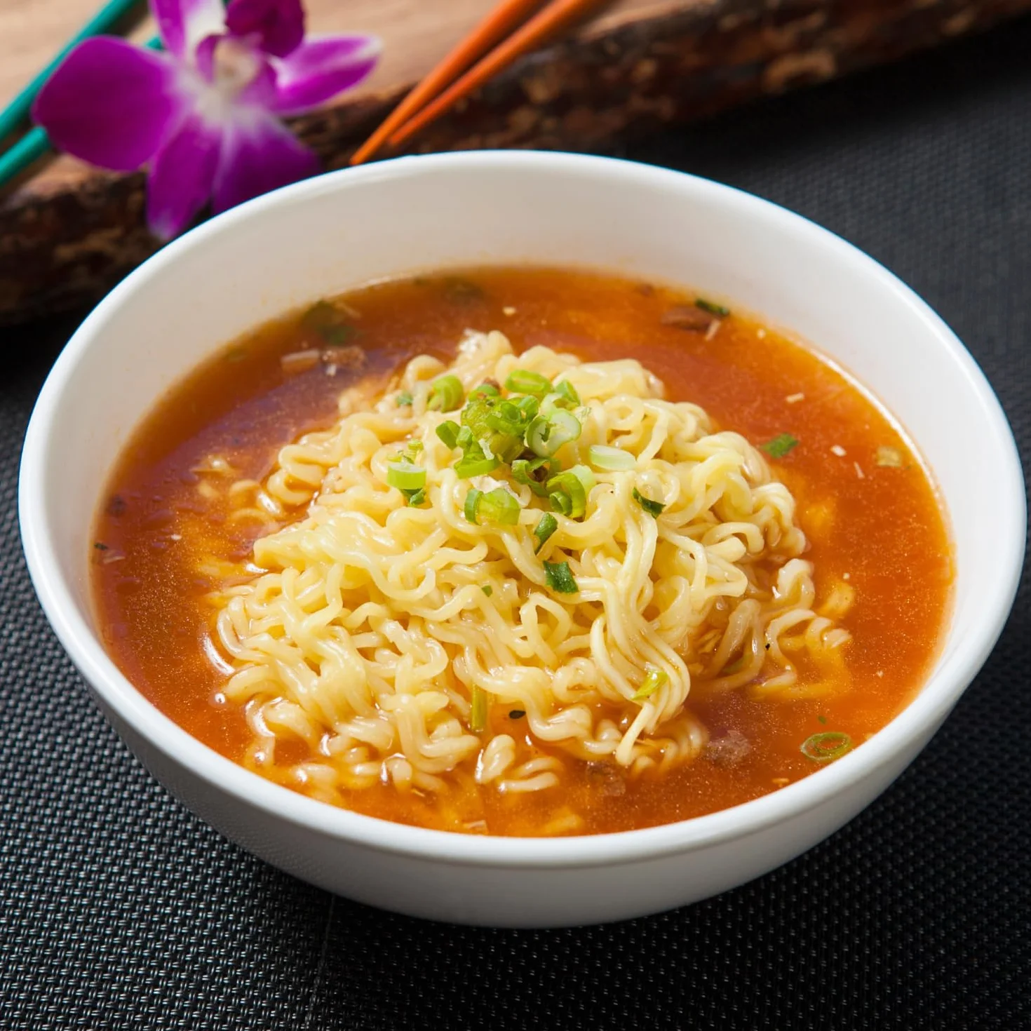Kailo Sopa instantánea de fideos con ternera pack de 12 x 120 gr 0.12 ml - Pack de 12