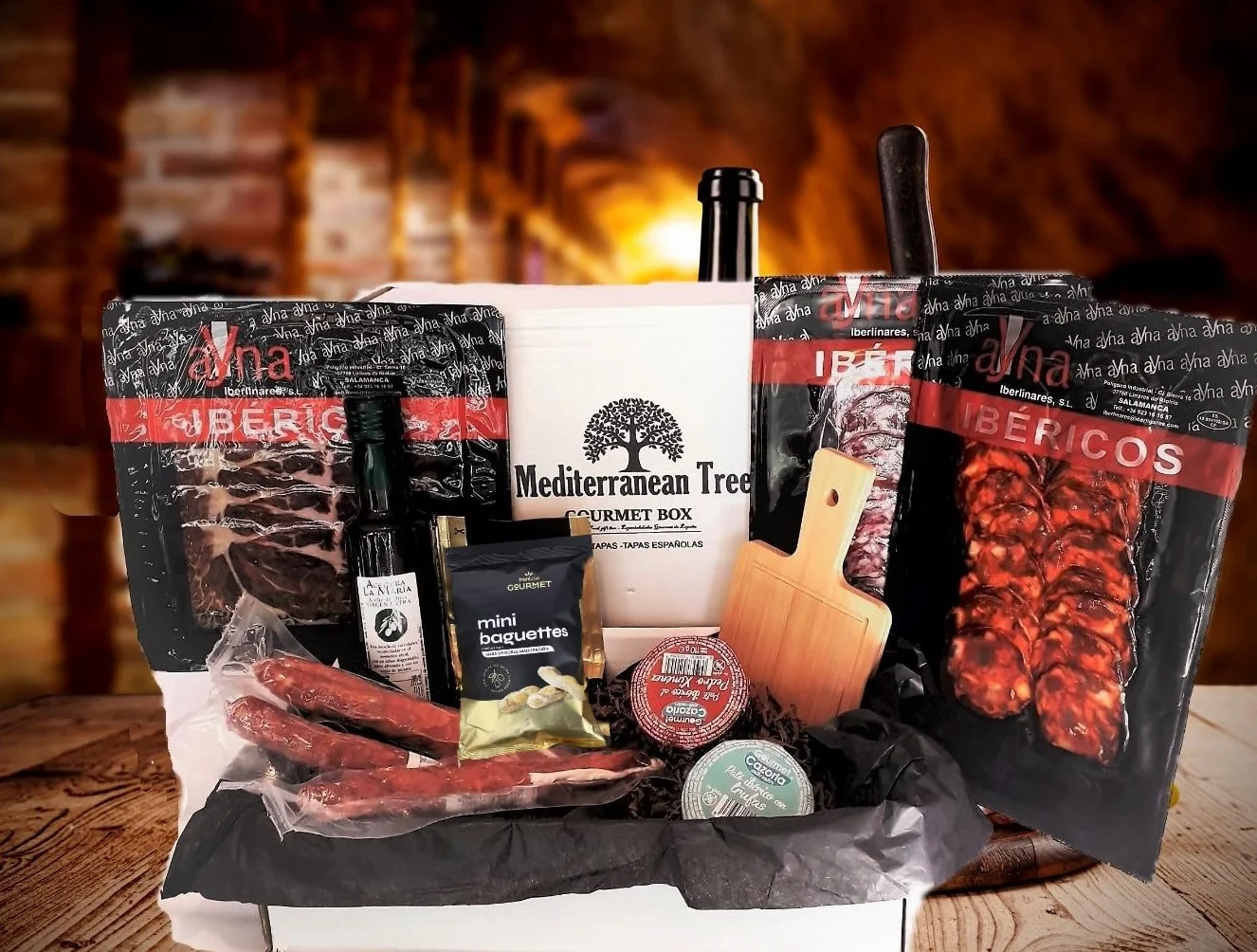 Caja Cesta Gourmet Regalo - Lote embutidos Ibericos salchichón chorizo y jamon + Pate Iberico de Trufa y Pedro Ximenez + 3 piezas Fuets +Aceite Oliva Virgen Extra + Picos Artesanos