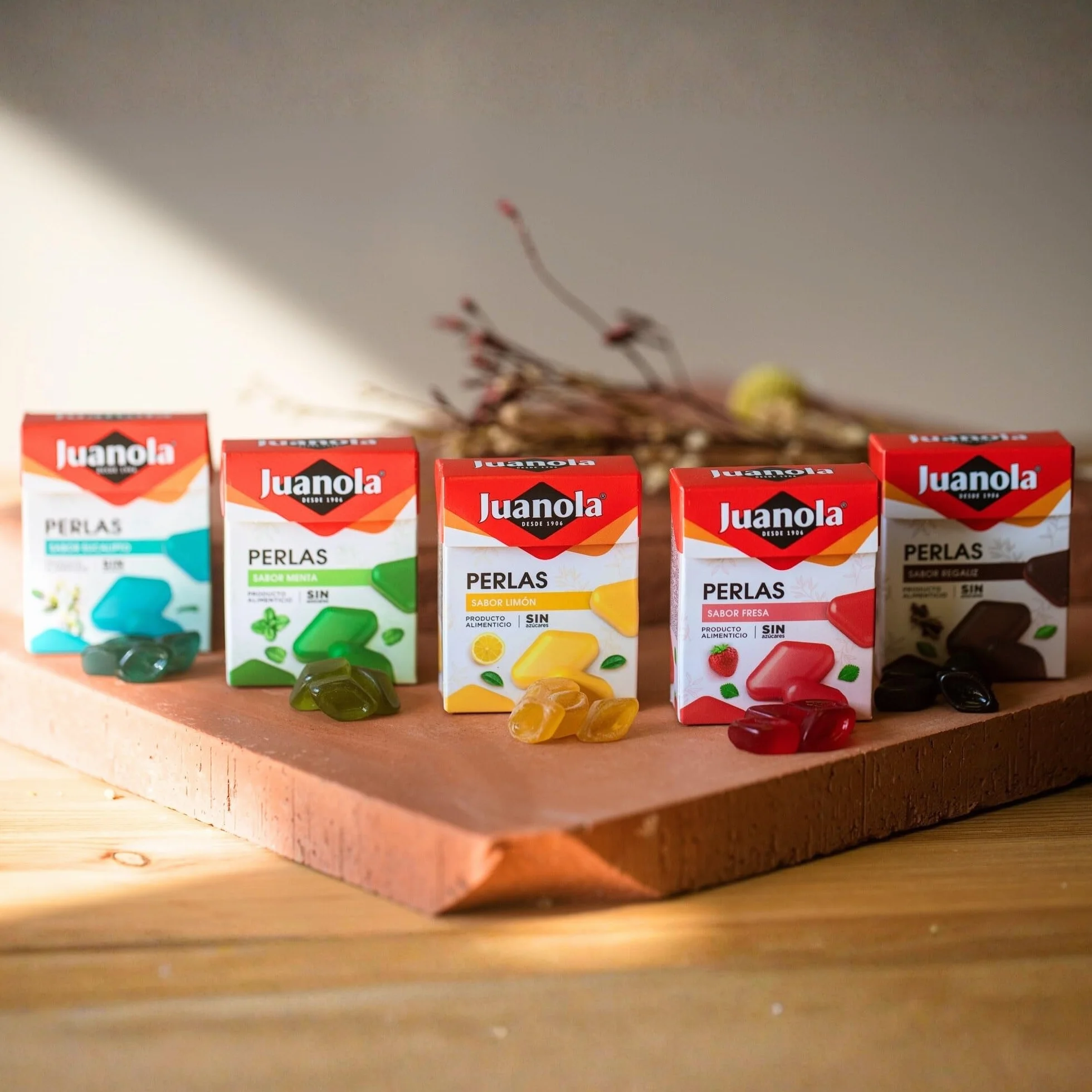 Juanola Perlas Sabor Menta - Sin azúcar, sin gluten - Cómodo formato de bolsillo - Ideal para llevar contigo a todas partes - Refrescan tu boca y tu garganta - 25g