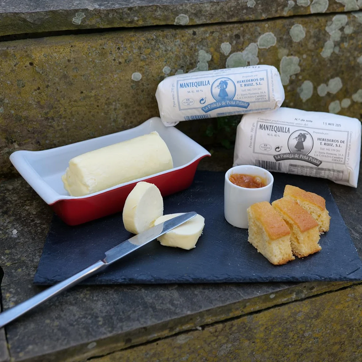 LA PASIEGA DE PEÑA PELADA Mantequilla Artesanal, PACK DE 2 Rulos de 500 gr (aprox) en Papel Sulfurizado, 82% Materia Grasa, Sabor Tradicional y Natural - Origen Cantabria