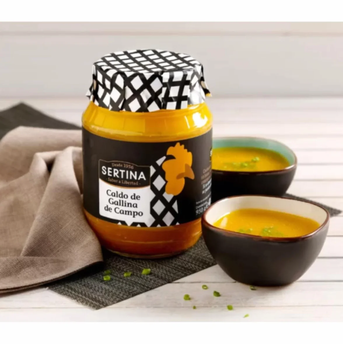 Sertina Caldo De Pollo Campero Criado Al Aire Libre pack de 6 | 6X950g | El Único Caldo Del Mercado Con 830G De Pollo Por Tarro | Sopa 100% natural | Sin conservantes | Cocido a fuego lento
