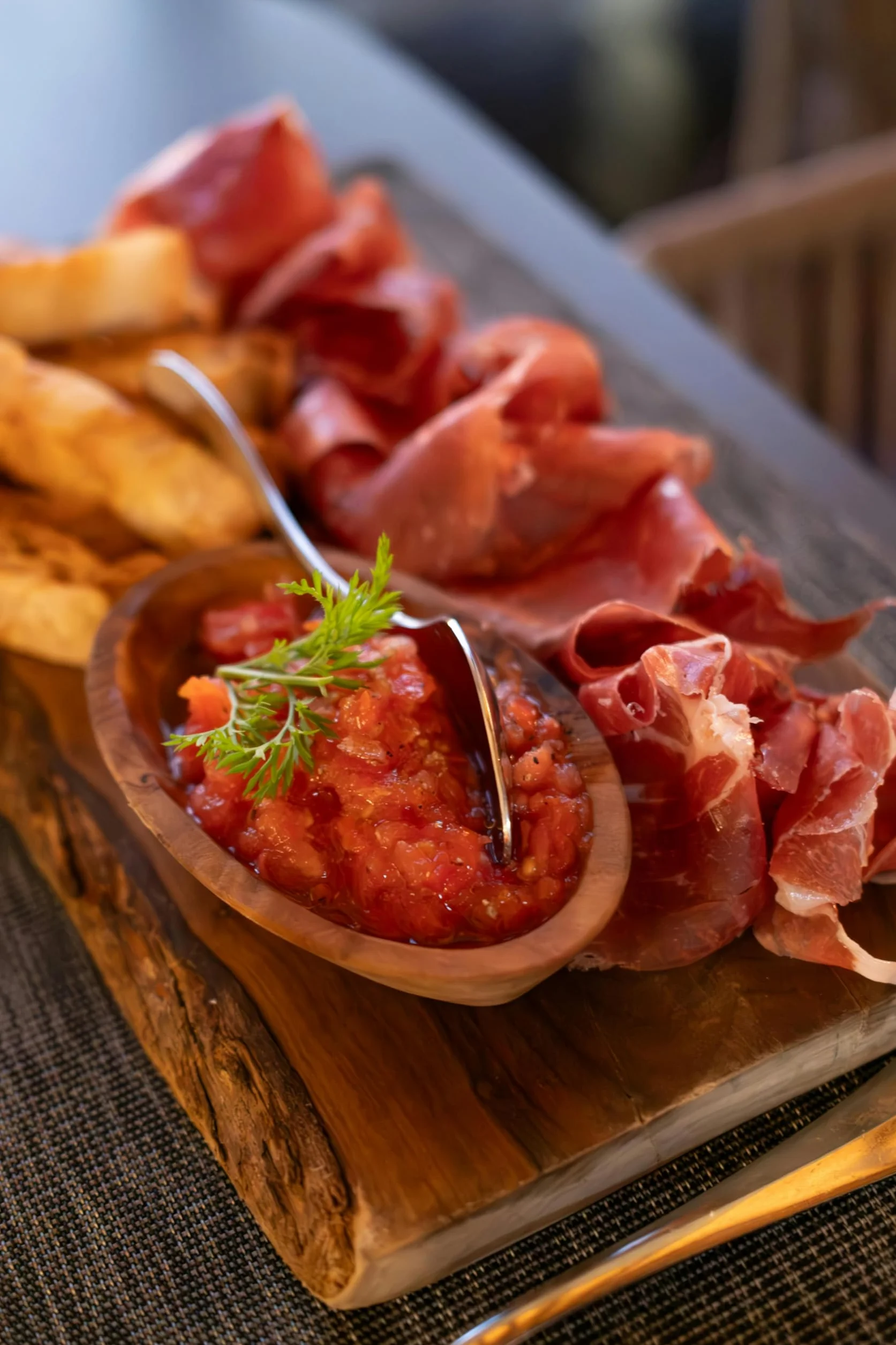 Jamón Ibérico de Cebo 50% Raza Ibérica 80 gr Envasado al Vacío Cortado a Cuchillo Marca Guiju Salamanca