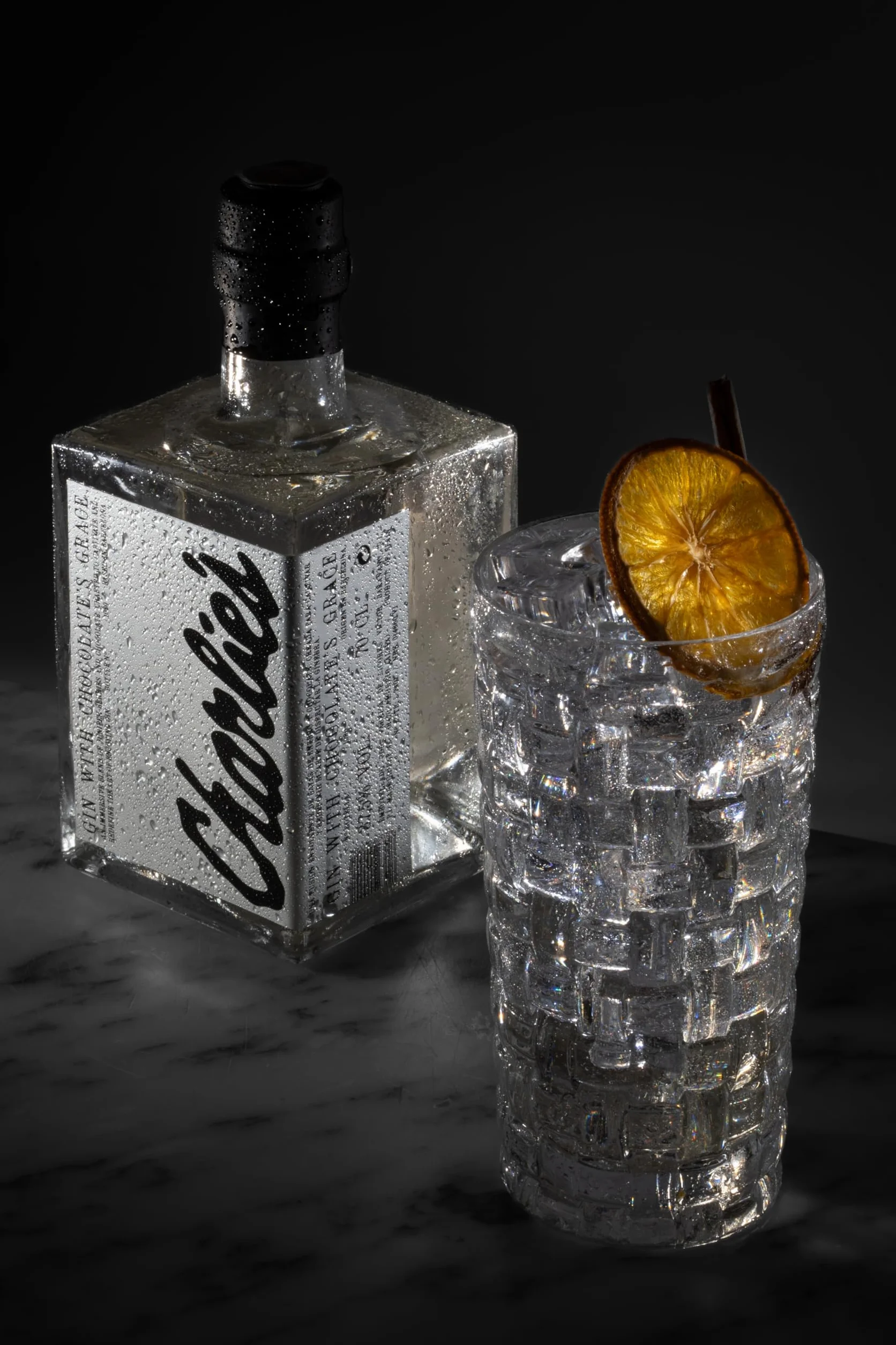 Charlie's Gin - La primera ginebra premium de chocolate - Origen en Barcelona - Ginebra exclusiva - Lotes limitados - 70cl - Alc. 37,5% vol.