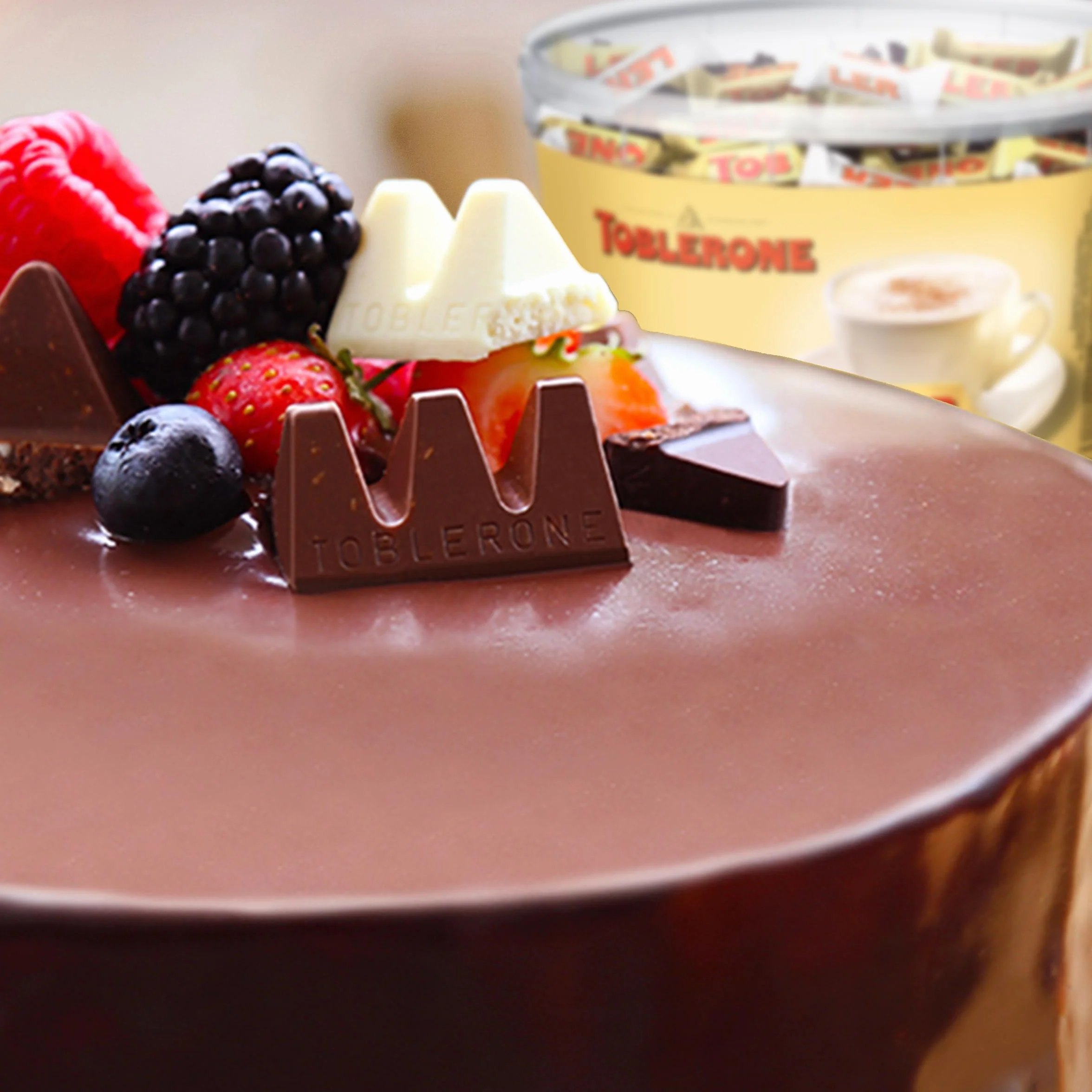 Toblerone Surtido de Mini Chocolate Suizo Mix de Sabores: Chocolate con Leche, Chocolate Blanco y Chocolate Negro con Nougat de Miel y Almendras, Pack 904g