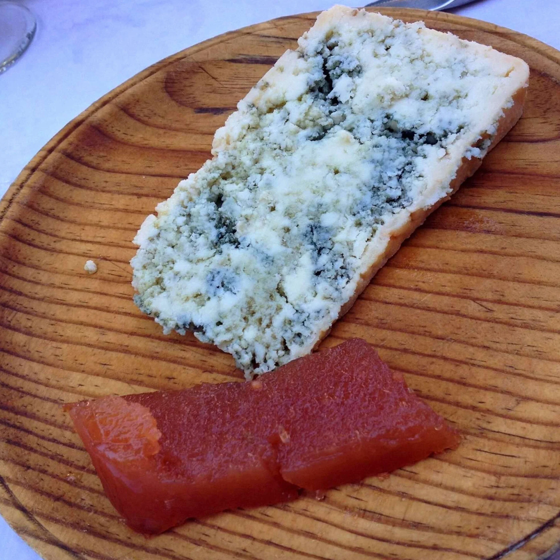 Queso Cabrales Denominación de Origen Protegida 1250 gramos Medio Queso con Membrillo World Cheese Award