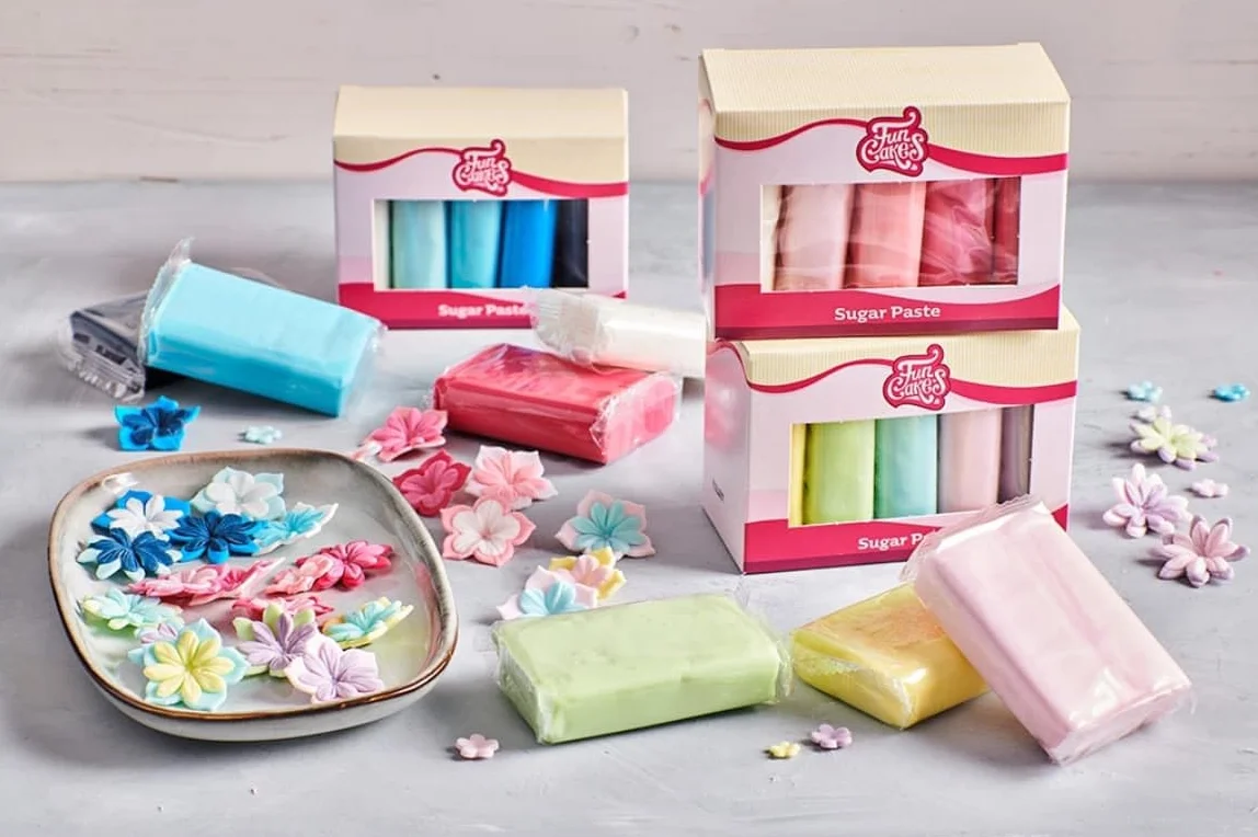 FunCakes Paquete múltiple de fondant : fácil de usar, liso, flexible, suave y maleable, para decorar tartas, halal, kosher y sin gluten. 5 colores pastel, 100 g