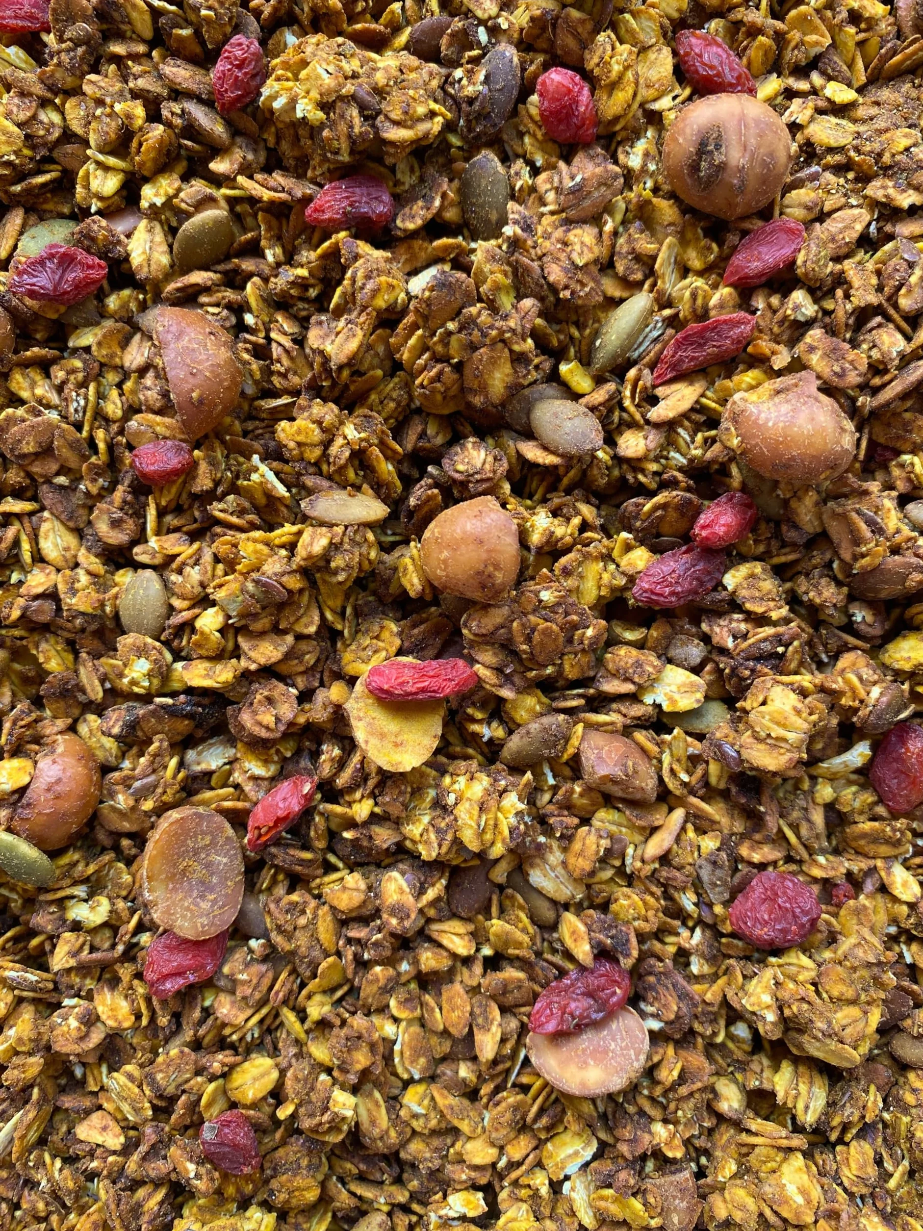 Granola Ecológica y Artesana, 0% Azucares Añadidos, Cúrcuma, Pimienta Negra, Jengibre, Macadamias y Bayas de Goji, Pasta de Dátiles, Semillas de Calabaza y Lino Marrón (Pack: 3 bolsas x 300g)