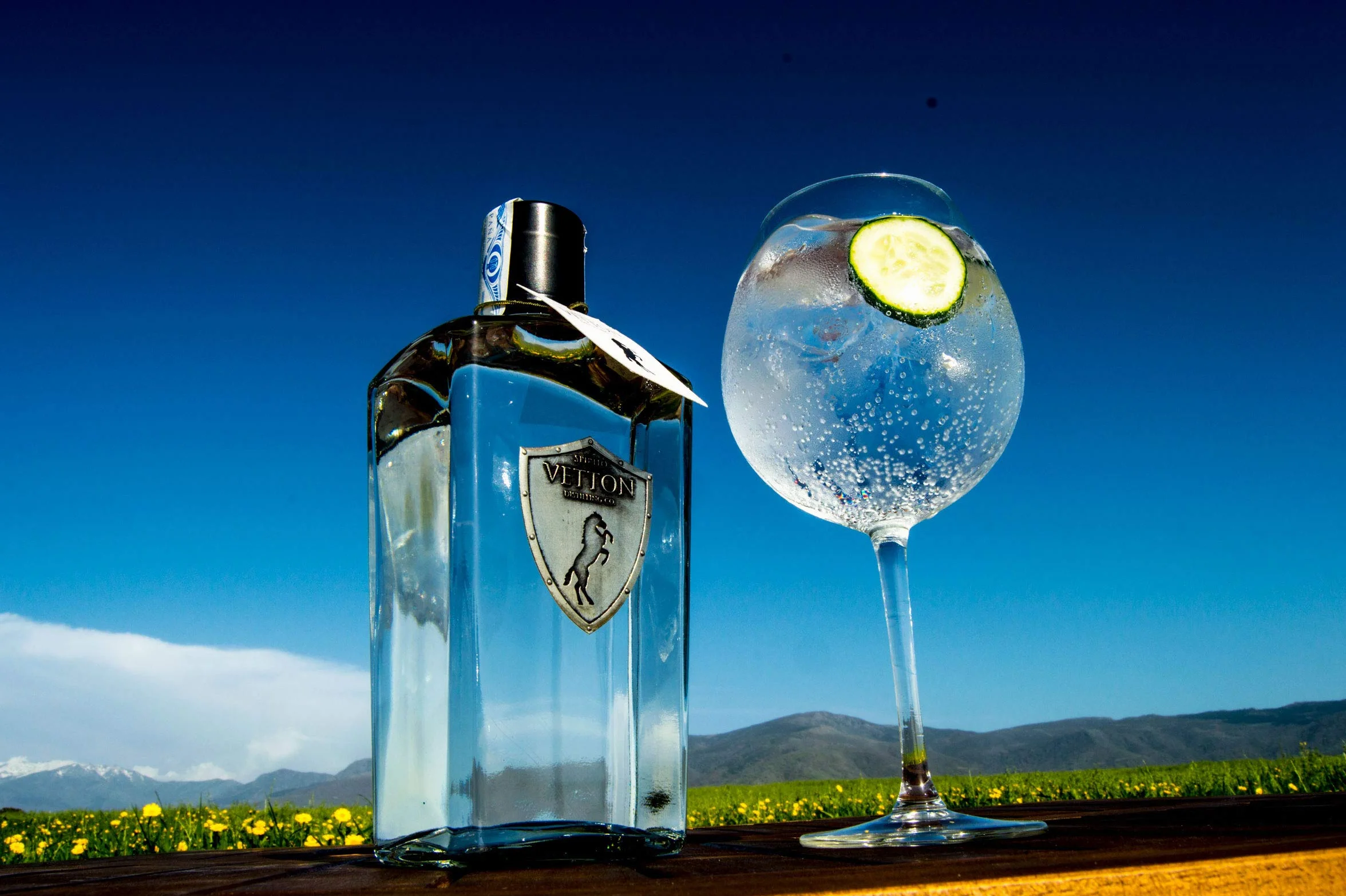 Spirito Vetton- Ginebra Premium Artesanal Extra Dry de cinco destilaciones – Botella de 70 cl - Mejor Ginebra Española por Segundo Año Consecutivo