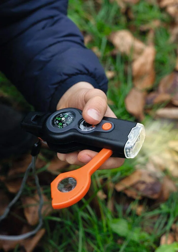 Moses Expedition Natur Survival Tool 6 in 1 - Herramienta multifunción para exploradores, compañero de viaje para exteriores y camping, Negro y Naranja