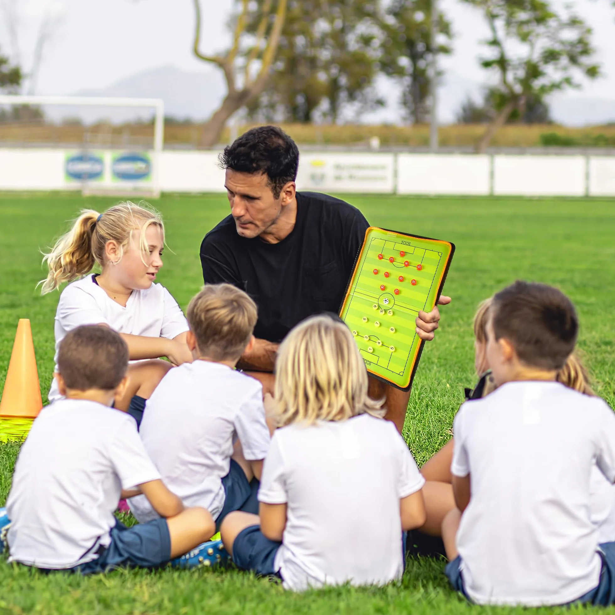 Pizarra táctica portátil para entrenar fútbol con imanes, silbato y rotulador
