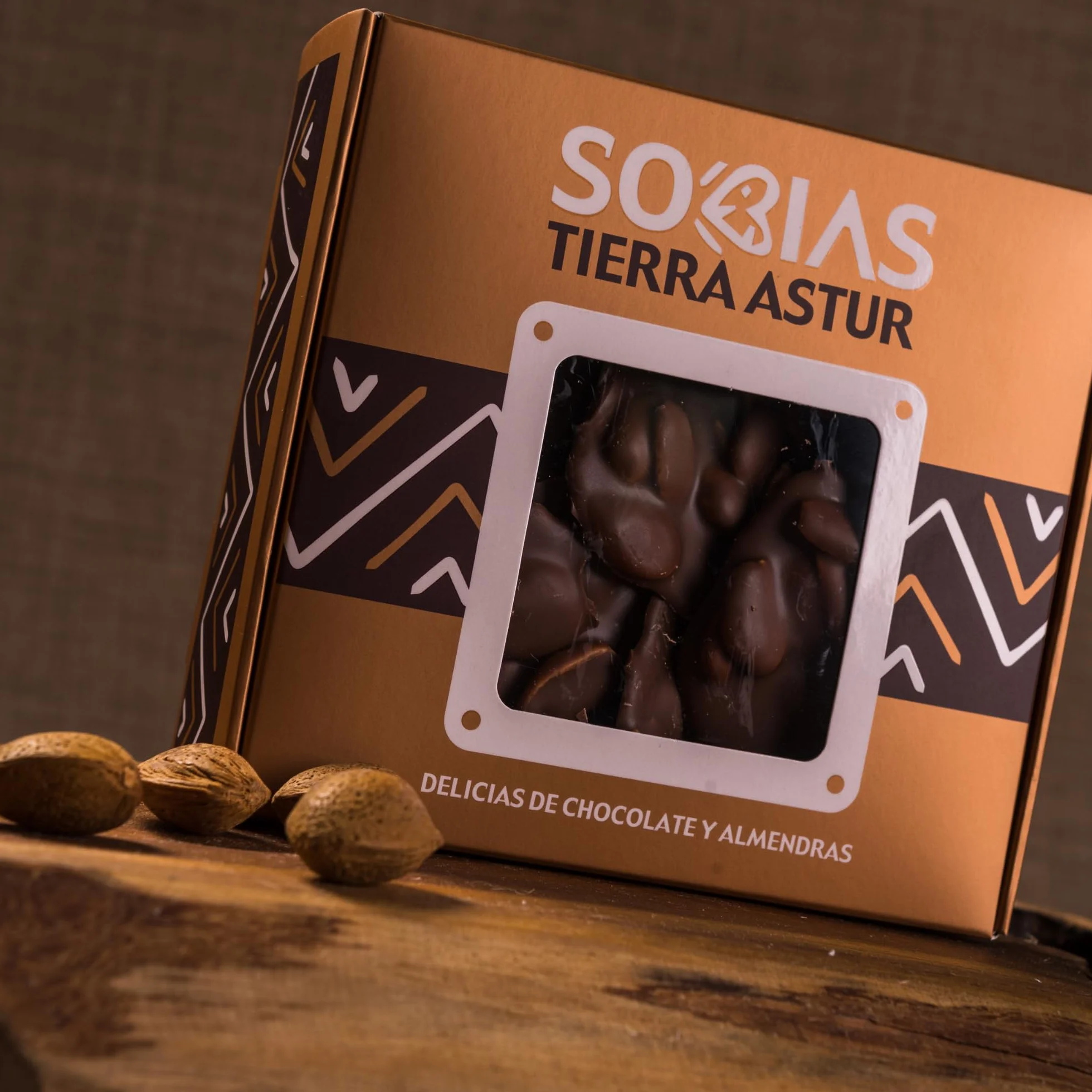 Tierra Astur Sobias Chocolate con Almendras Crujientes | Delicias de Chocolate con Almendras Crujientes – Bombones Gourmet Artesanales, Chocolate con Leche Premium