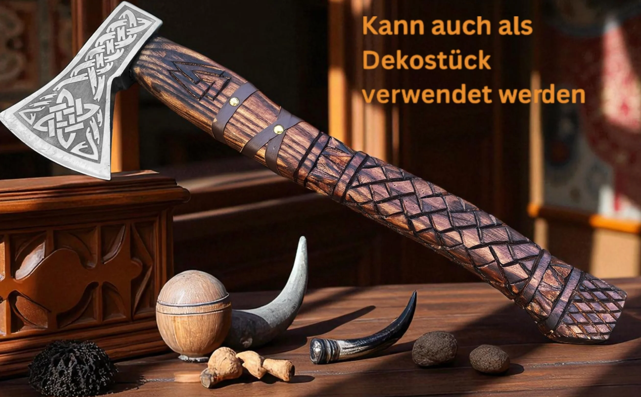 Novahaven Thorvald Hacha de lujo forjada a mano de madera de fresno inglesa, hoja de acero al carbono con grabado vikingo