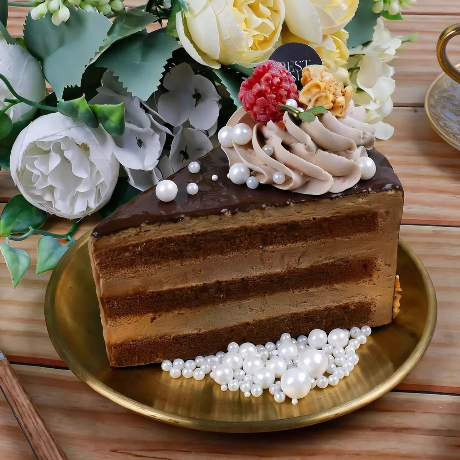 Perlas de Azúcar Blancas, Doradas & Plateadas Comestibles 130g - 4 Tamaños de Perlas para Decorar Tartas, Cupcakes y Galletas - Ideal para Bodas, Cumpleaños, Halloween, Navidad, Sprinkles