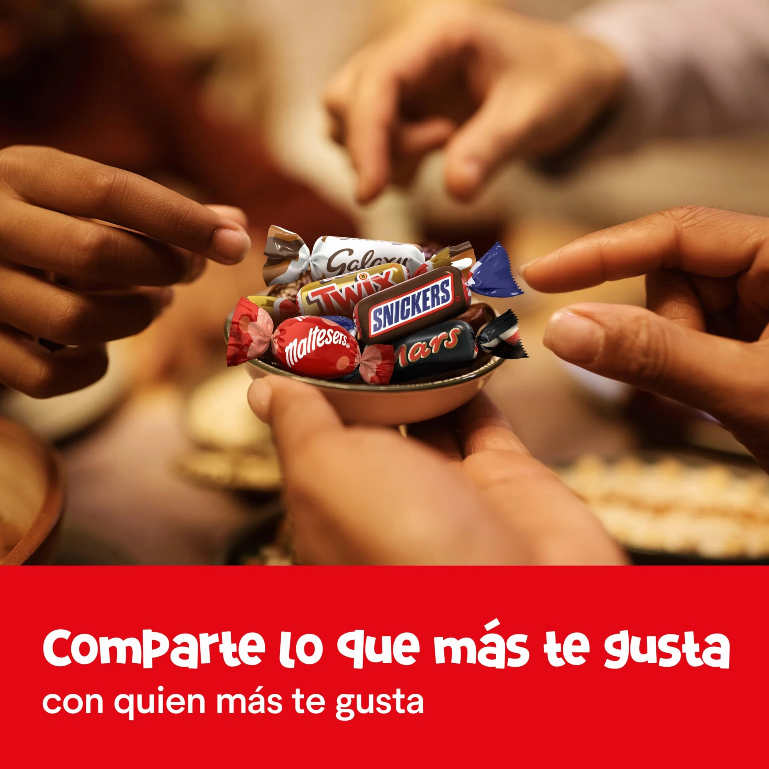 Celebrations, Caja Mezcla de Chocolatinas Mini, Disfruta de un Variedad de Sabores, Ideal como Regalo (196g)