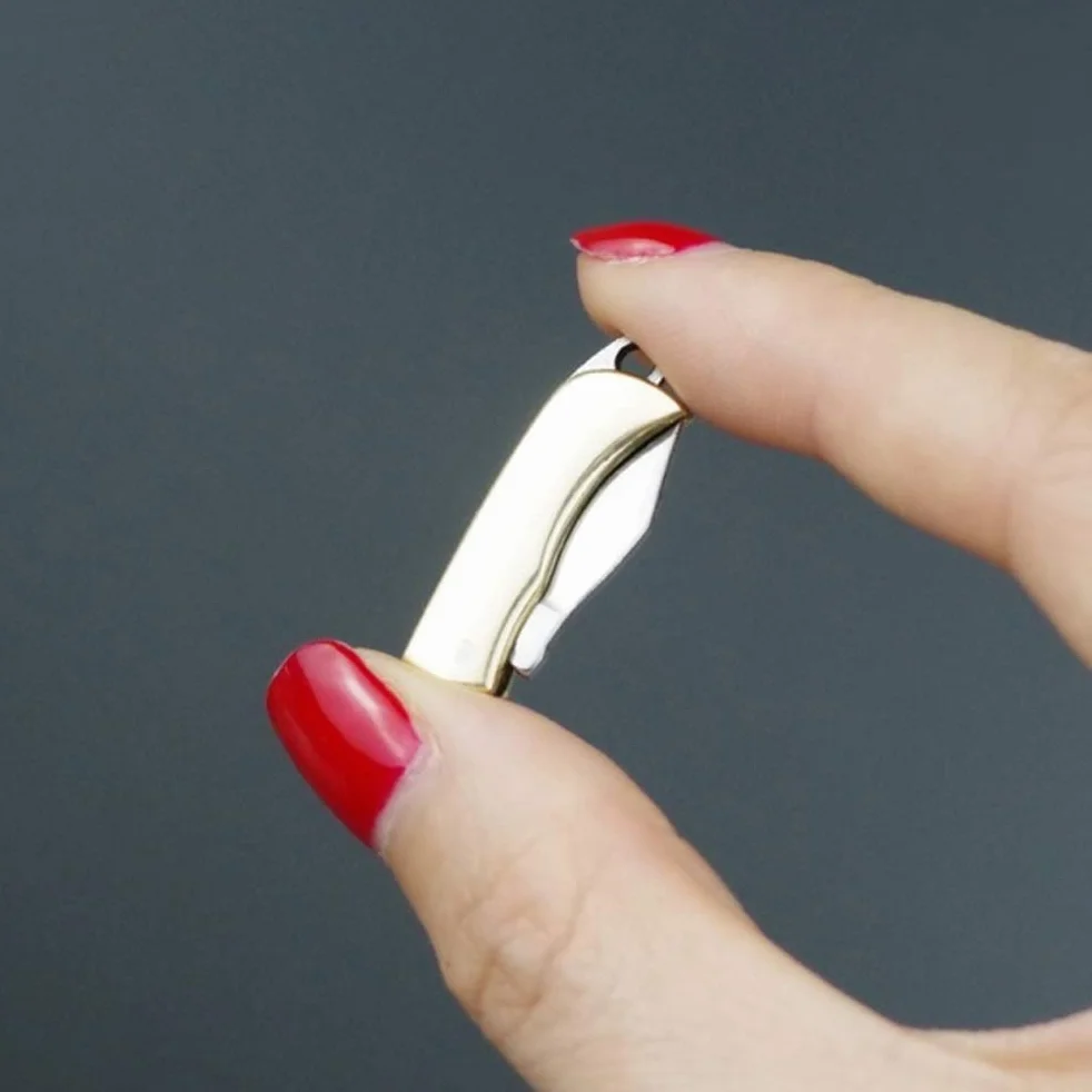 Mini Cuchillo Llavero Multifuncional Plegable de Supervivencia