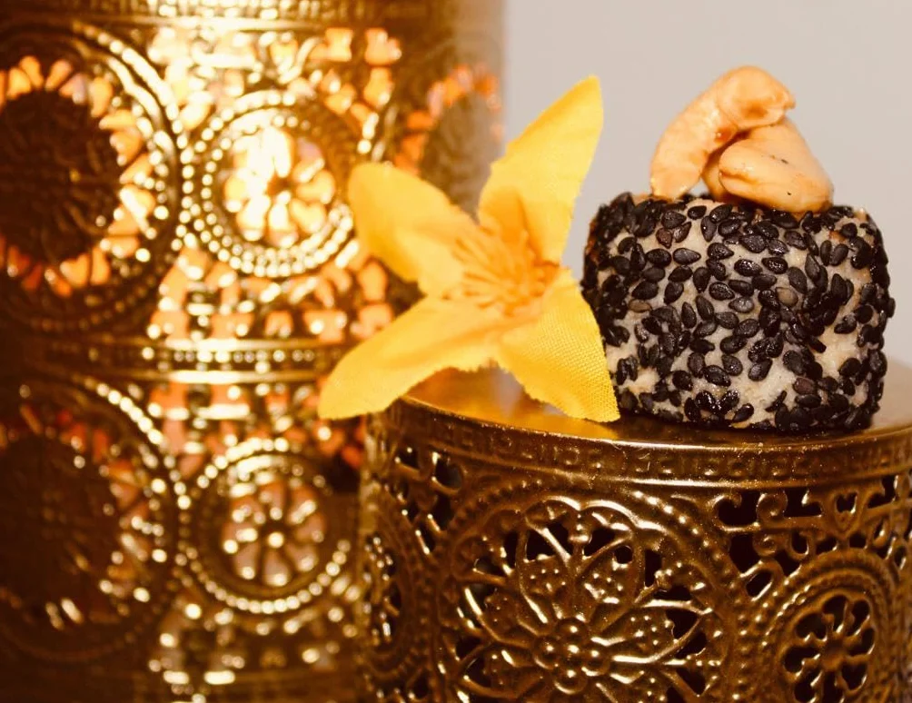 Selección Gourmet de Pasteles Artesanales de Lujo - Sin Azúcares añadidos, Sin Lactosa - Caja de 1000g Ideal para Regalo y Eventos Especiales