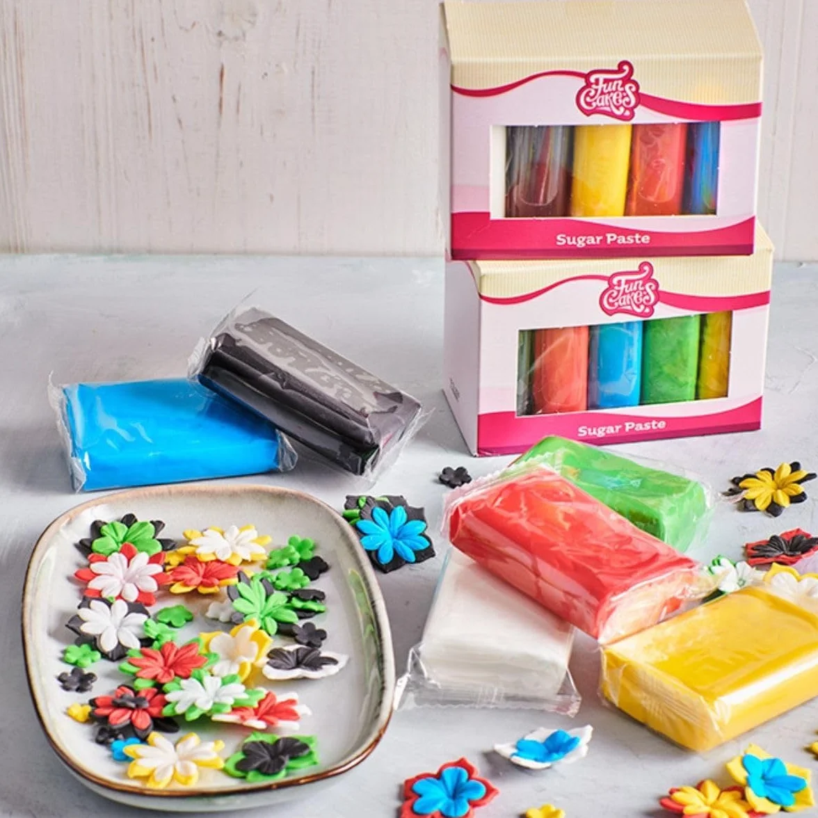 FunCakes Paquete múltiple para fondant Fácil de usar, liso, flexible, suave y maleable, perfecto para la decoración de tartas, halal, kosher y sin gluten. 5 colores esenciales, 100 g