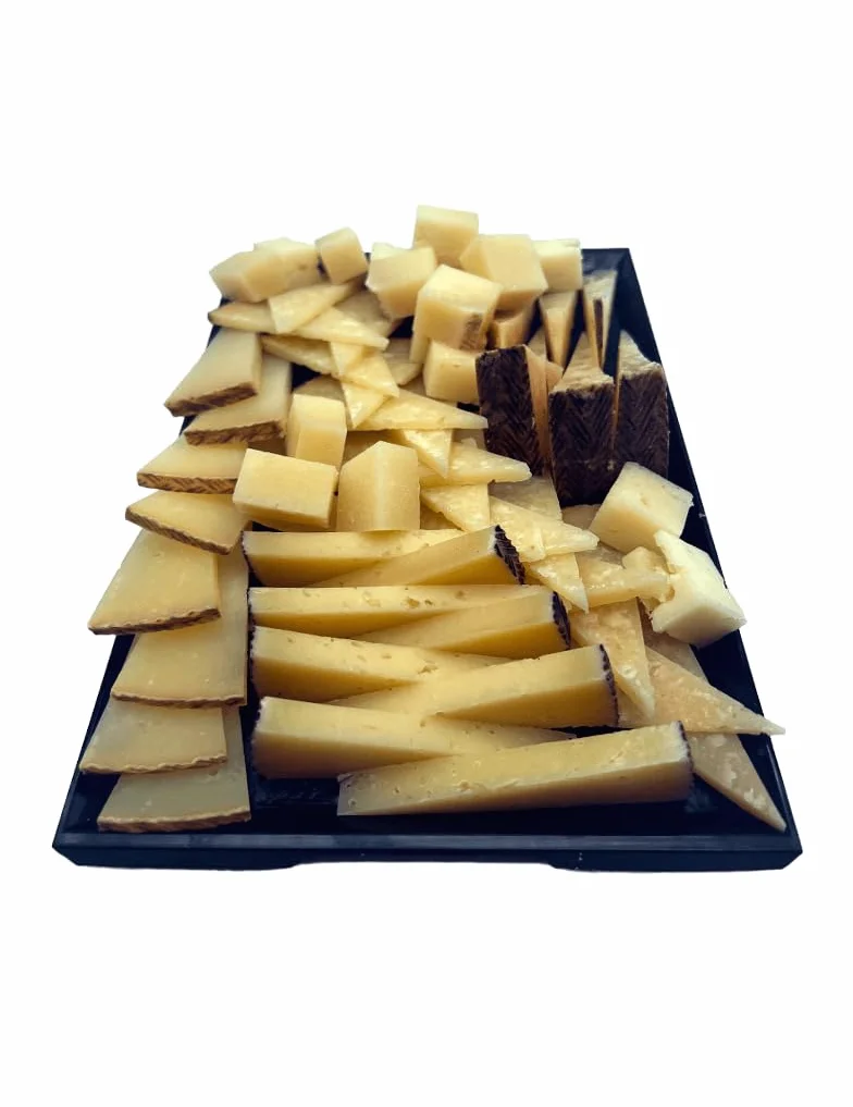 Tabla de Quesos sin Lactosa | Exquisita Selección de Quesos Artesanales de 900gr de queso cortado | Ideal para Intolerantes a la Lactosa | Sabor Suave y Natural | Perfecto para Aperitivos y Cenas