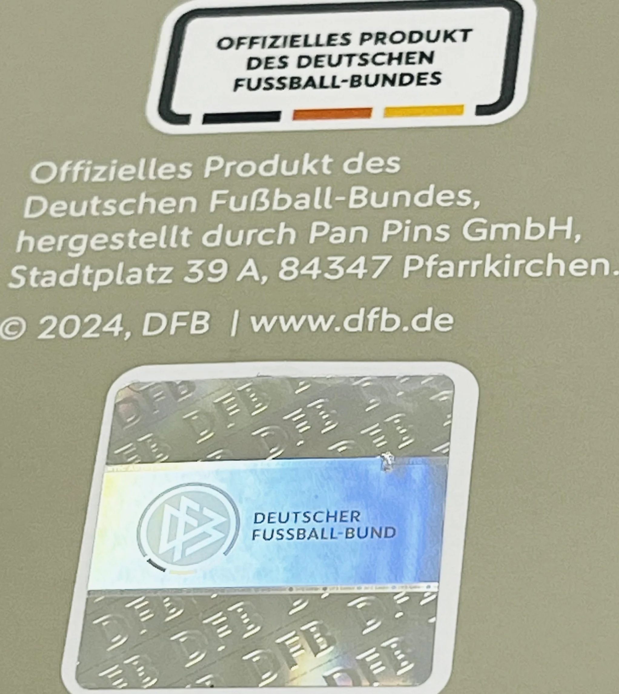 DFB Pin Anstecker Meisterpokal 3 Liga Pokal Trophy 30 mm Höhe Metall Miniatur Zamak Fußball Fanartikel
