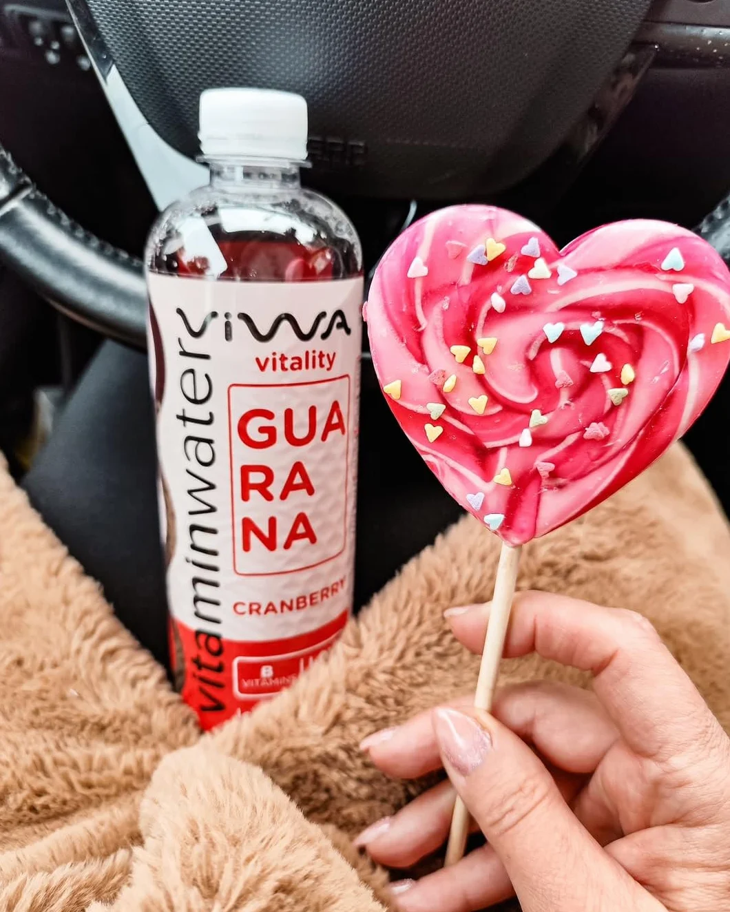 VIWA VITAMIN WATER Bebida Refrescante con Magnesio, Zinc, Sodio y Vitamina B. Sabor Frambuesa e Hibisco, 600ml, Pack de 12, Vitality
