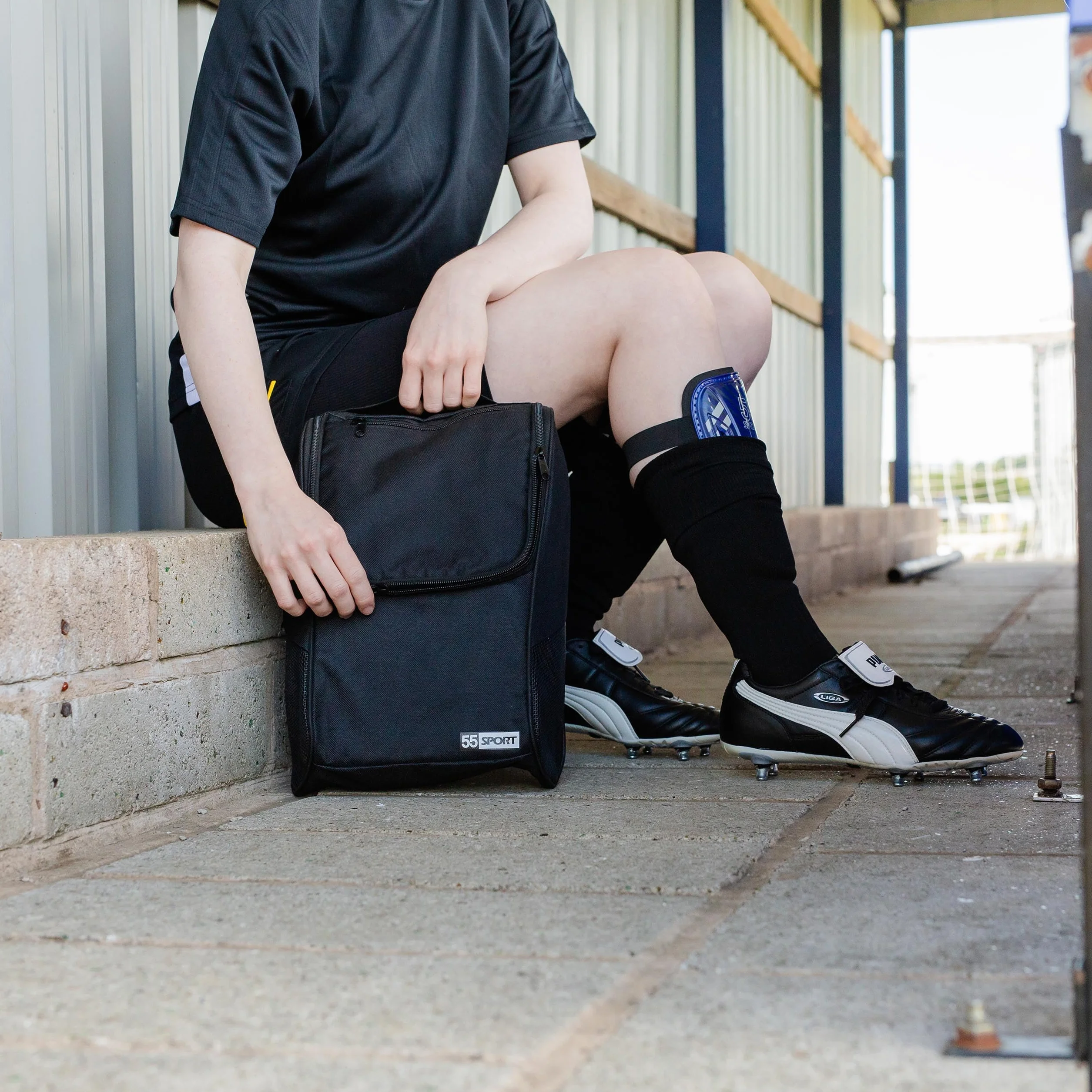 Ventilated Shoe Bag with Zipped Pocket Black