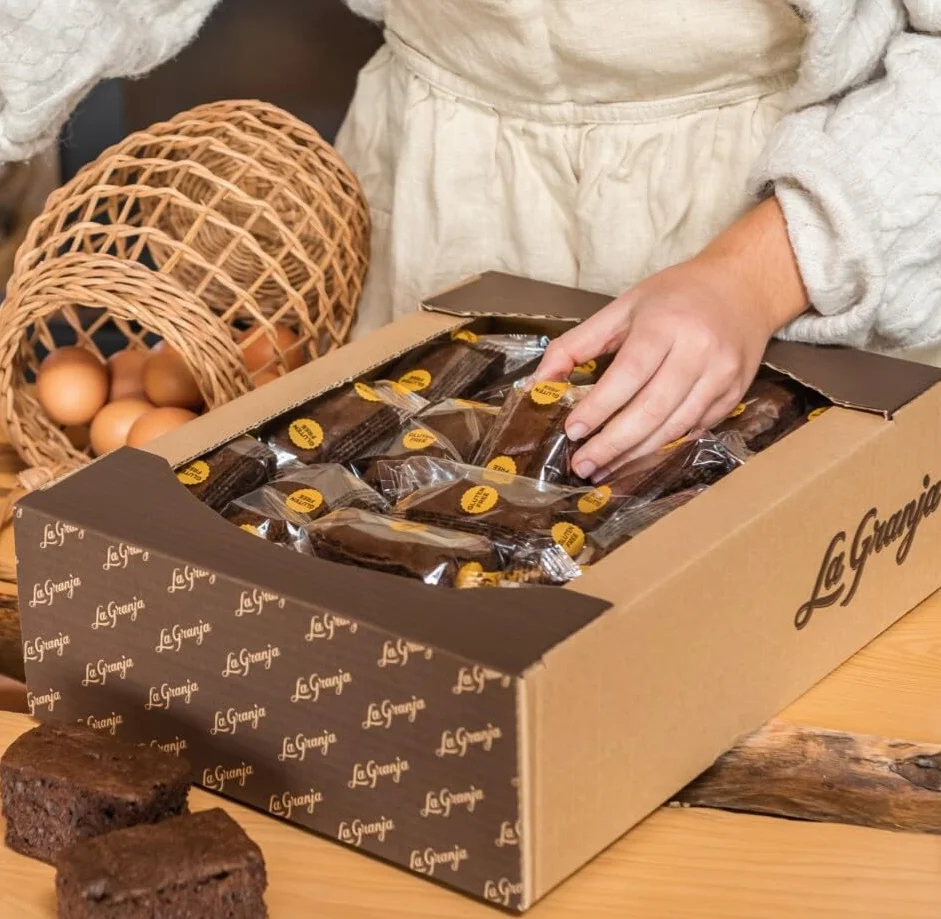 Bizcocho de Cacao con Chips de Chocolate - La Granja - Sin Gluten y Sin Lactosa. 30 Unidades. Envueltas de forma Individual.