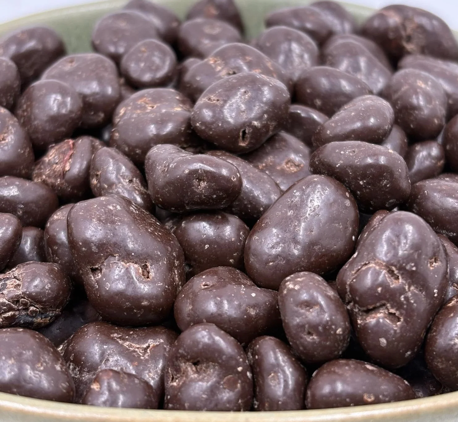 NULTHY 500g - Arándanos con Chocolate Negro, Frutos Rojos Deshidratados, Snack Gourmet Fuente de Fibra, Postre y Aperitivo