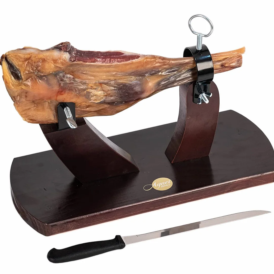 Agnei Ibérico - Pierna Curada de Cordero - Envasada al Vacío - Estuche Regalo con Jamonero y Cuchillo (1 kg Aprox)