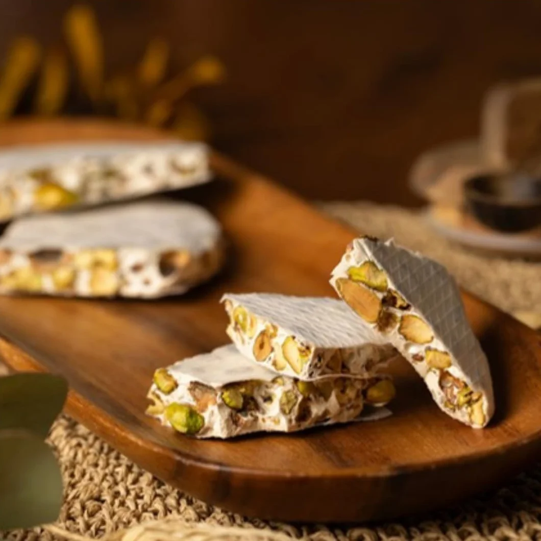 Torta Imperial Artesanal de Pistacho Gourmet Postre Tradicional Español Ingredientes Naturales Sin Gluten Delicada Textura con Miel Navideño Snack Dulce Saludable Repostería