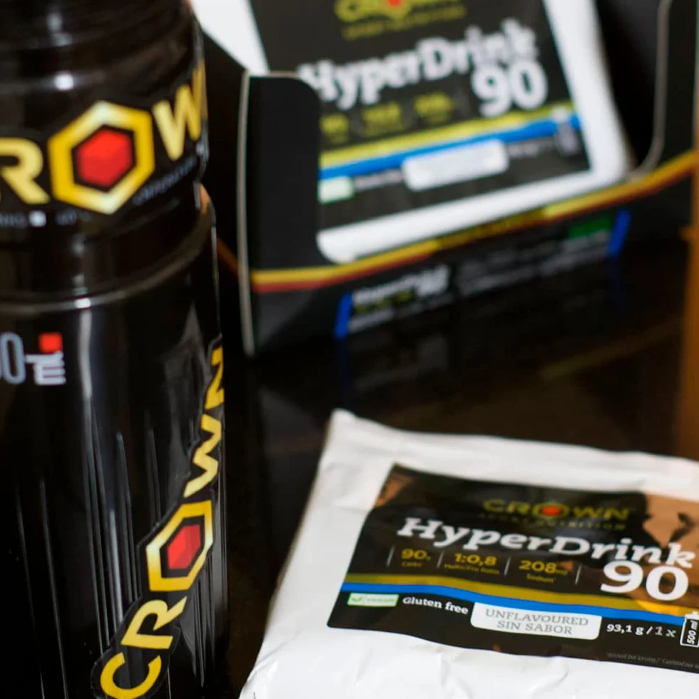 Crown Sport Nutrition HyperDrink 90, Bebida con 90 gramos de carbohidratos en 500 ml y un plus de sodio. Con Maltodextrina y Fructosa en ratio 1:0,8 y sal marina (Caja (8 x 93,1g))