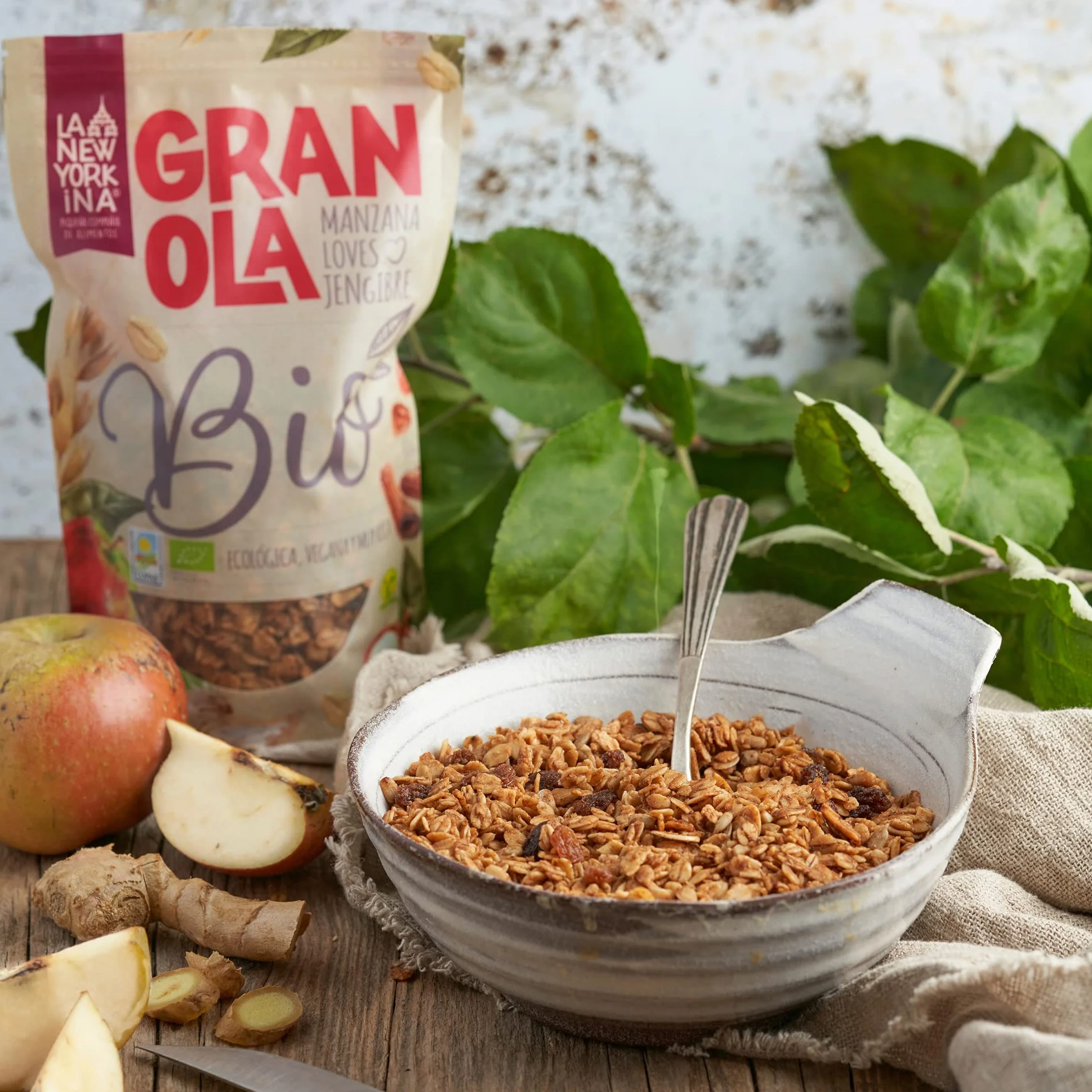 La Newyorkina Granola BIO Manzana Loves Jengibre 275g Con Chips Crujientes de Manzana y Aceite de Oliva Virgen Extra