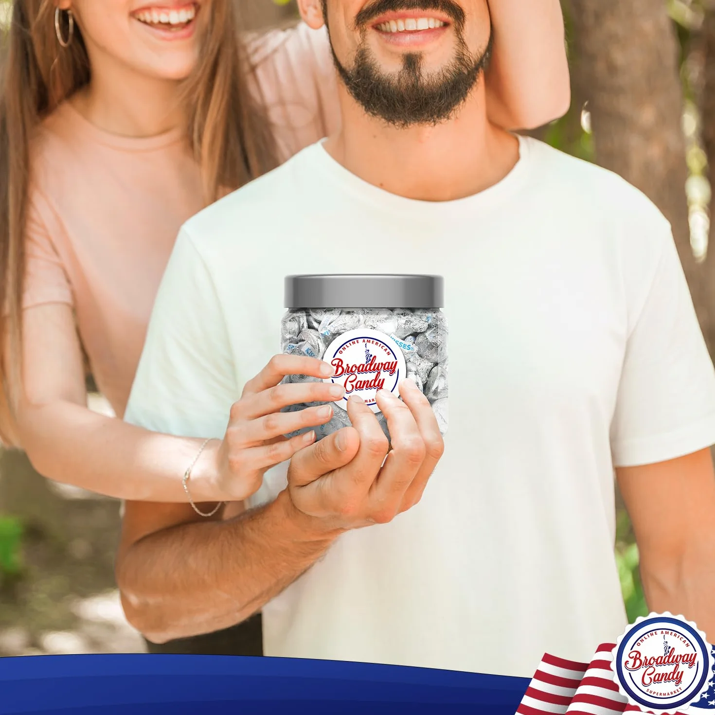 Broadway Candy Kisses Original - Tarro de caramelos (600 g), envueltos individualmente, chocolates de tamaño bocado en plata, aproximadamente 120 unidades