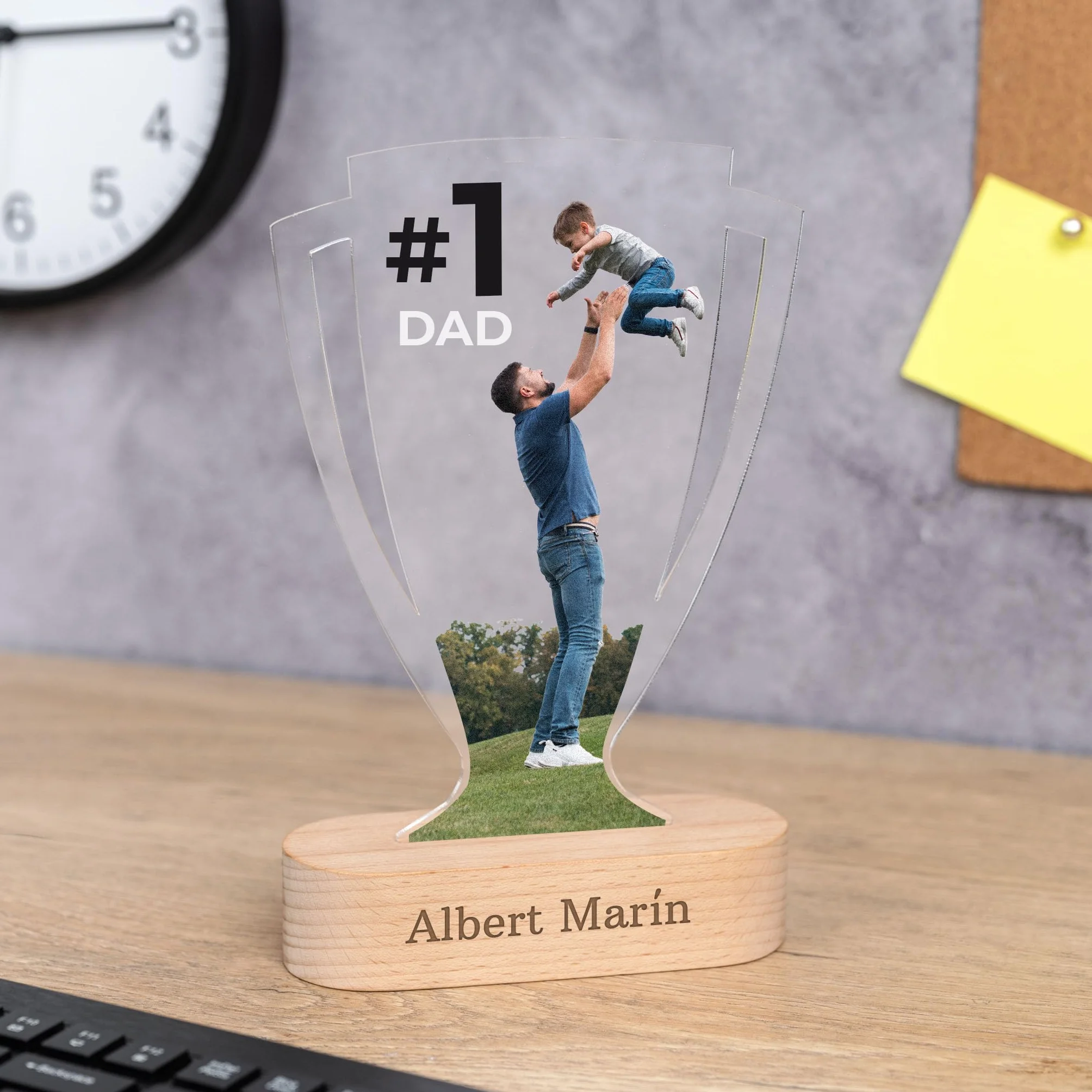 Trofeo Personalizado con Foto y Texto Copa Deportiva Placa de Metacrilato Impresa a Color Base de Madera Natural