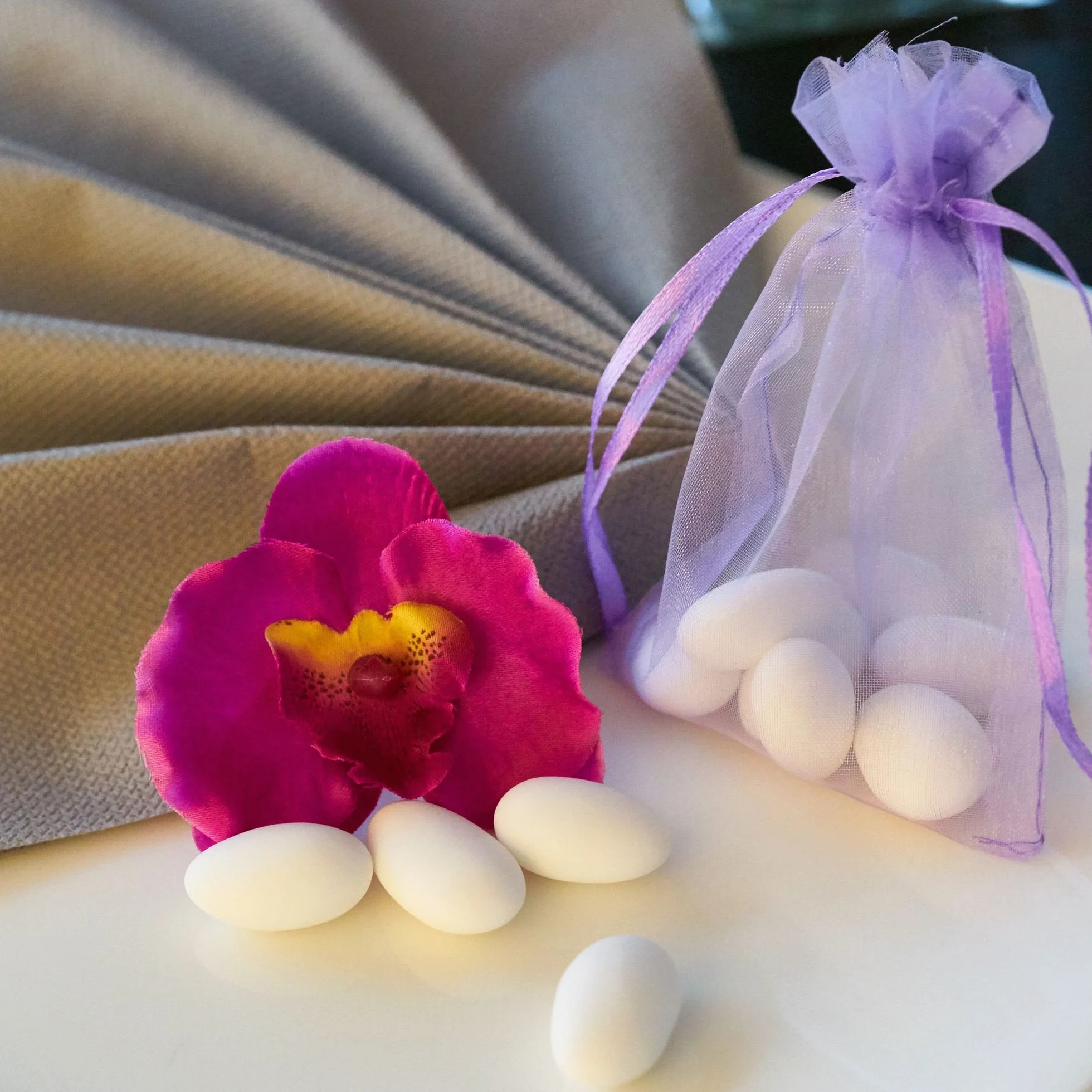 EinsSein Peladillas de Almendra Conchiglia Blanco perla 1kg | 250 pieza Confeti Dulce para Fiestas | Grageas para Boda Bautizo y Comunión | Cumpleaños y Eventos