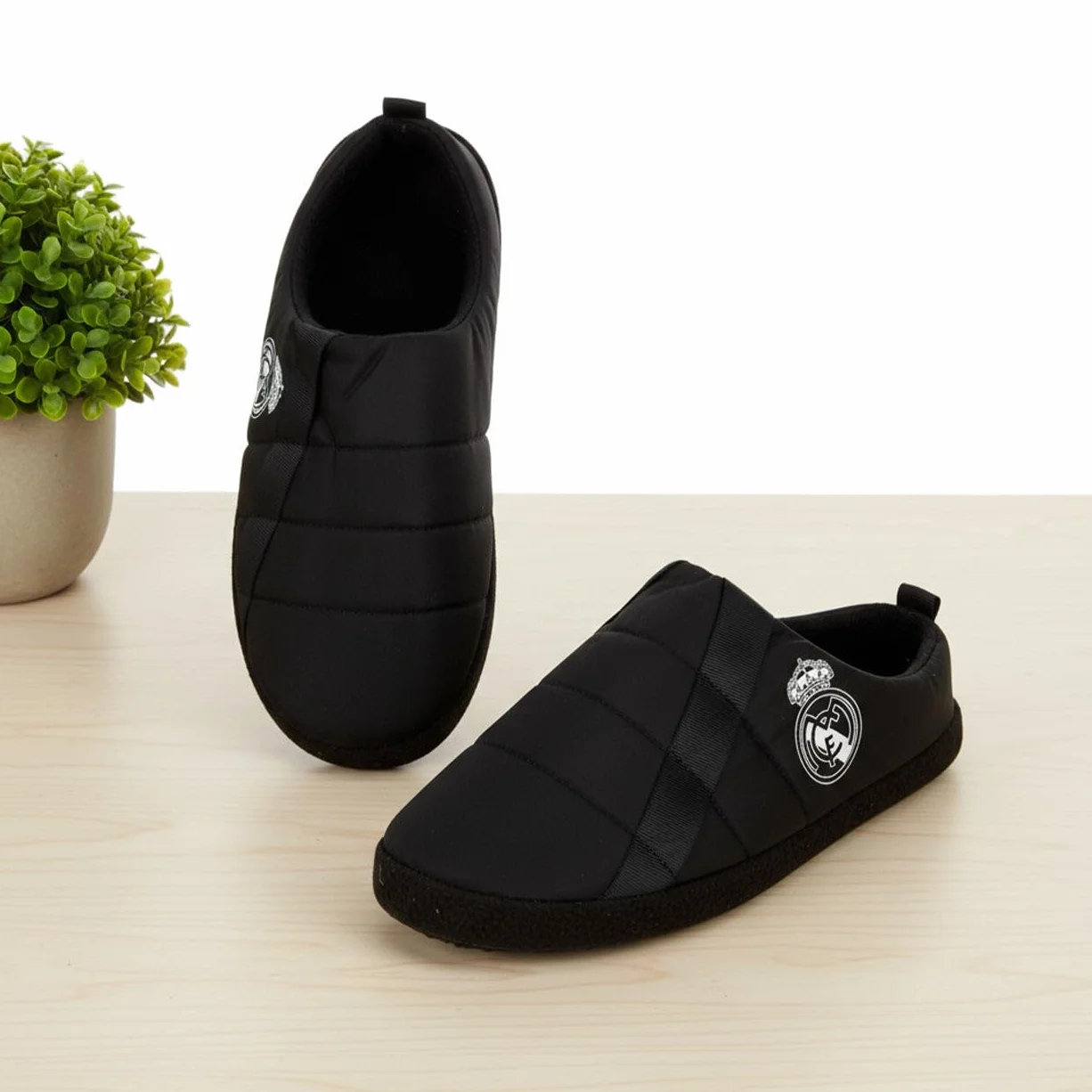 MARPEN SLIPPERS, Oficiales Licenciadas Acolchadas Real Madrid CF, Zapatillas de Casa y Viaje para Hombre o Mujer