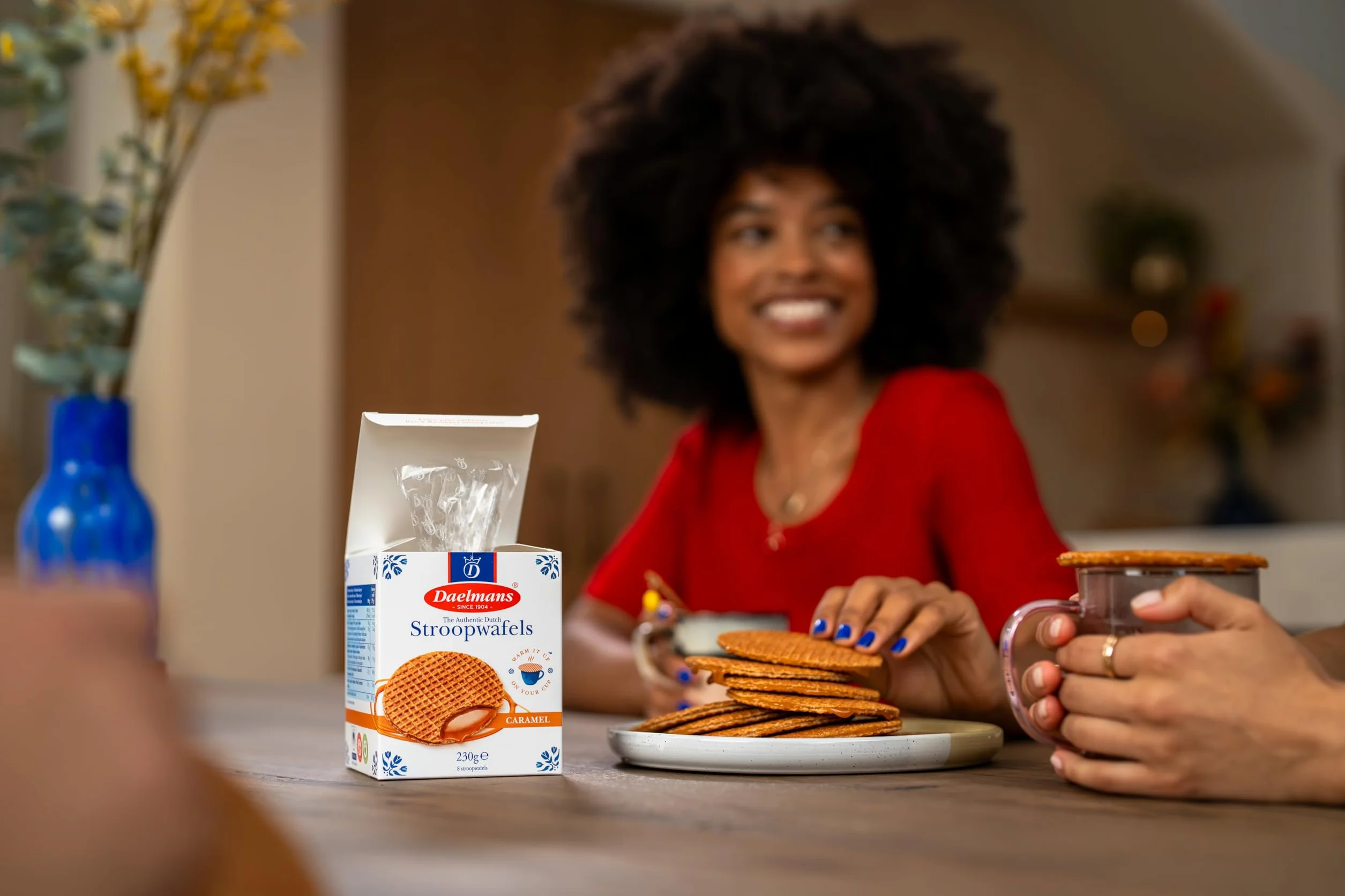 Daelmans Stroopwafels Caja Cubo, 8 Gofres de Caramelo Holandeses, Diámetro 8 cm (230 g), Snack Clásico para Café