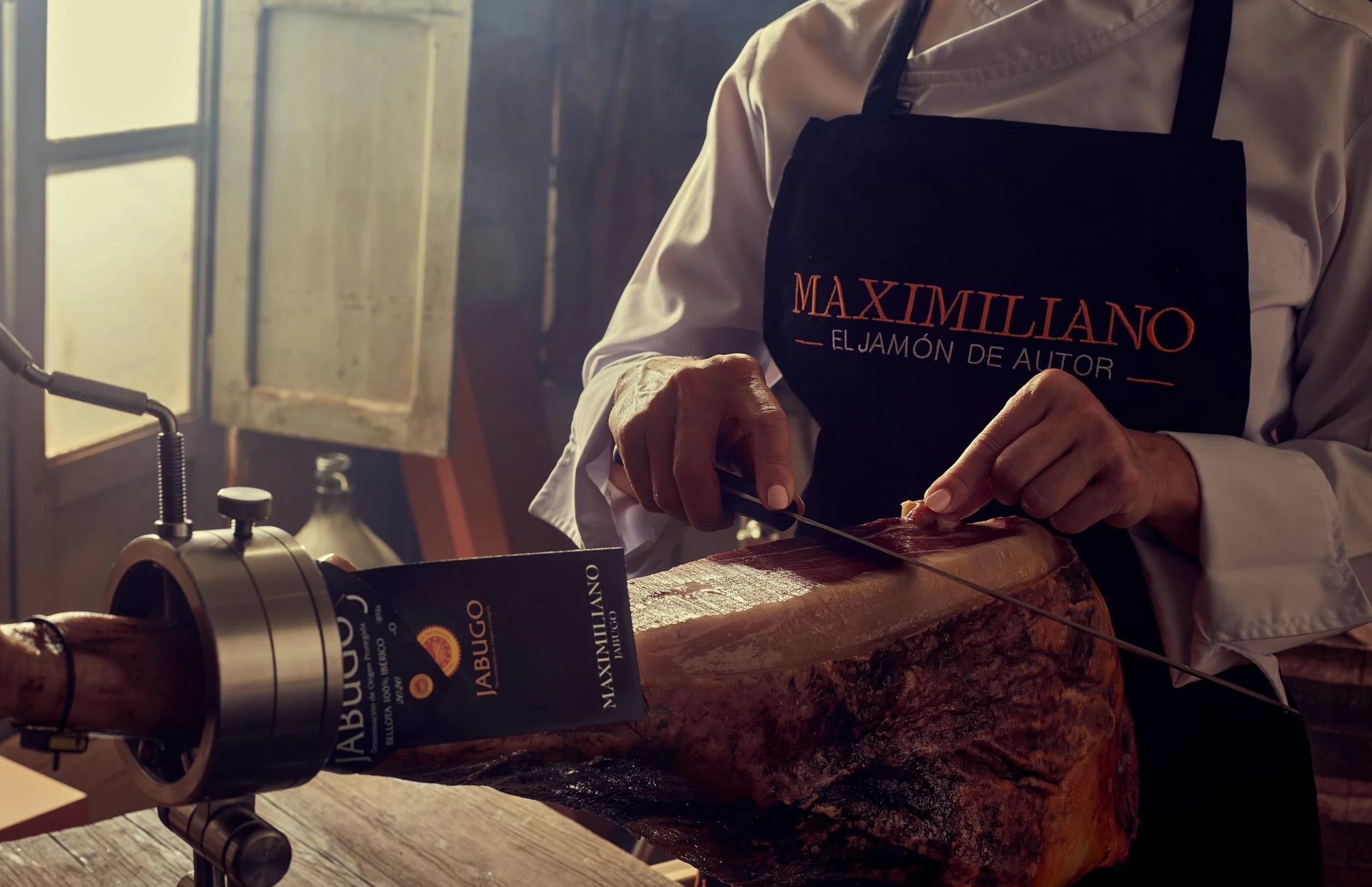 Maximiliano - Paleta Doble Equis - Paleta Curada - Pieza de 5,5 kg - Sabor Intenso y Delicado - Curación 18 Meses - Crianza en Libertad - Origen Sierra de Huelva - Ideal para Compartir