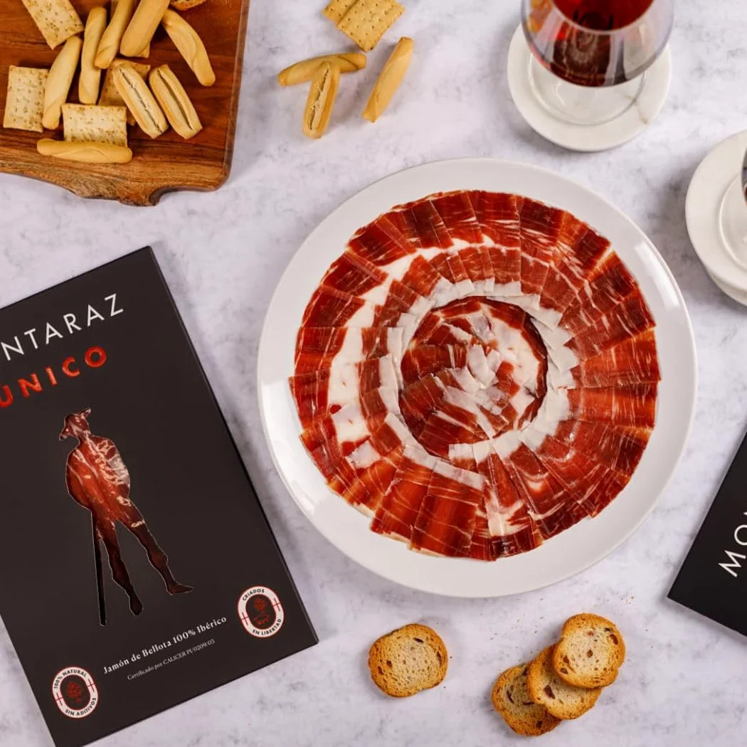 MONTARAZ® Caja Regalo Gourmet | 6 Loncheados Surtidos 100% Ibéricos de Bellota | Jamon Iberico, Lomo Iberico y Salchichon y Chorizo Ibéricos envasados al vacío (600gr) | 100% Natural | Lote Ibericos