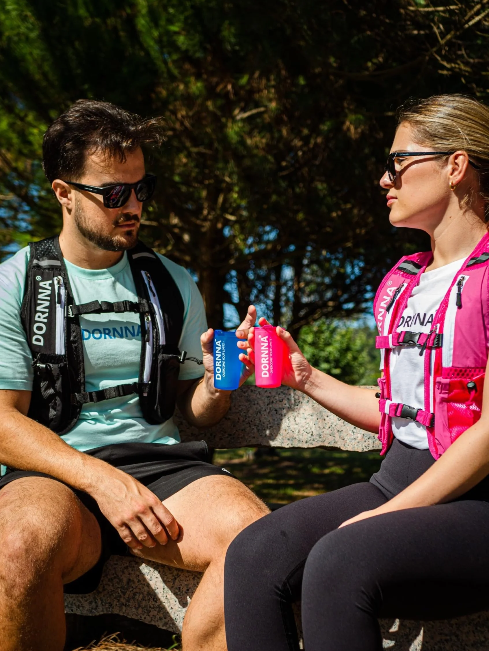 Ultra Terra V2 Chaleco Hidratación Trail Running Mochila Correr Hombre Mujer 2 Soft Flask 500ml Bolsillo Trasero 1.5L