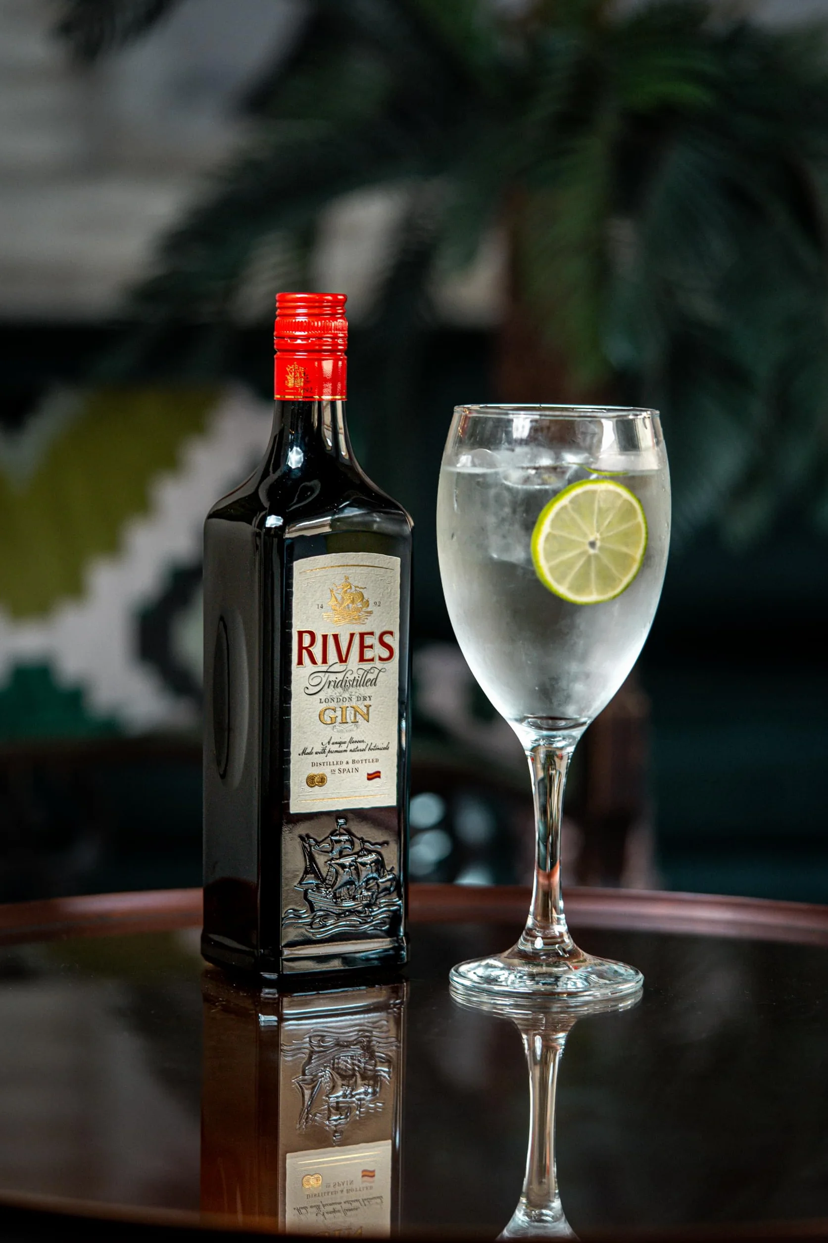 Rives Ginebra Especial Negra - 700 ml