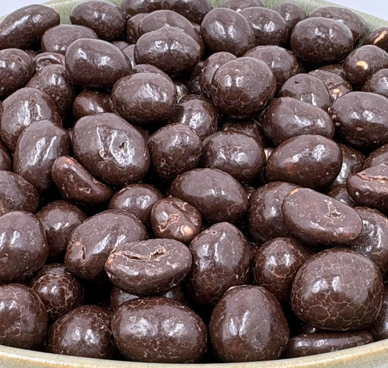NULTHY 500g - Cacahuetes Bañados en Chocolate Negro Belga, Maní Tostado Crujiente, Snack Gourmet de Cacao, Aperitivo Dulce