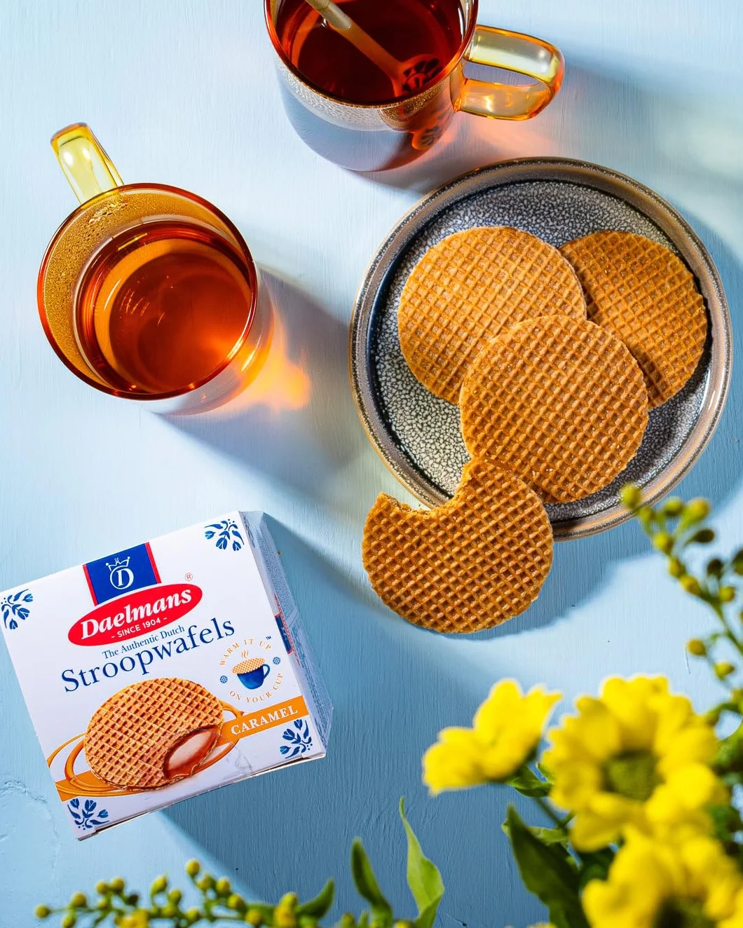Daelmans Stroopwafels Caja Cubo, 8 Gofres de Caramelo Holandeses, Diámetro 8 cm (230 g), Snack Clásico para Café